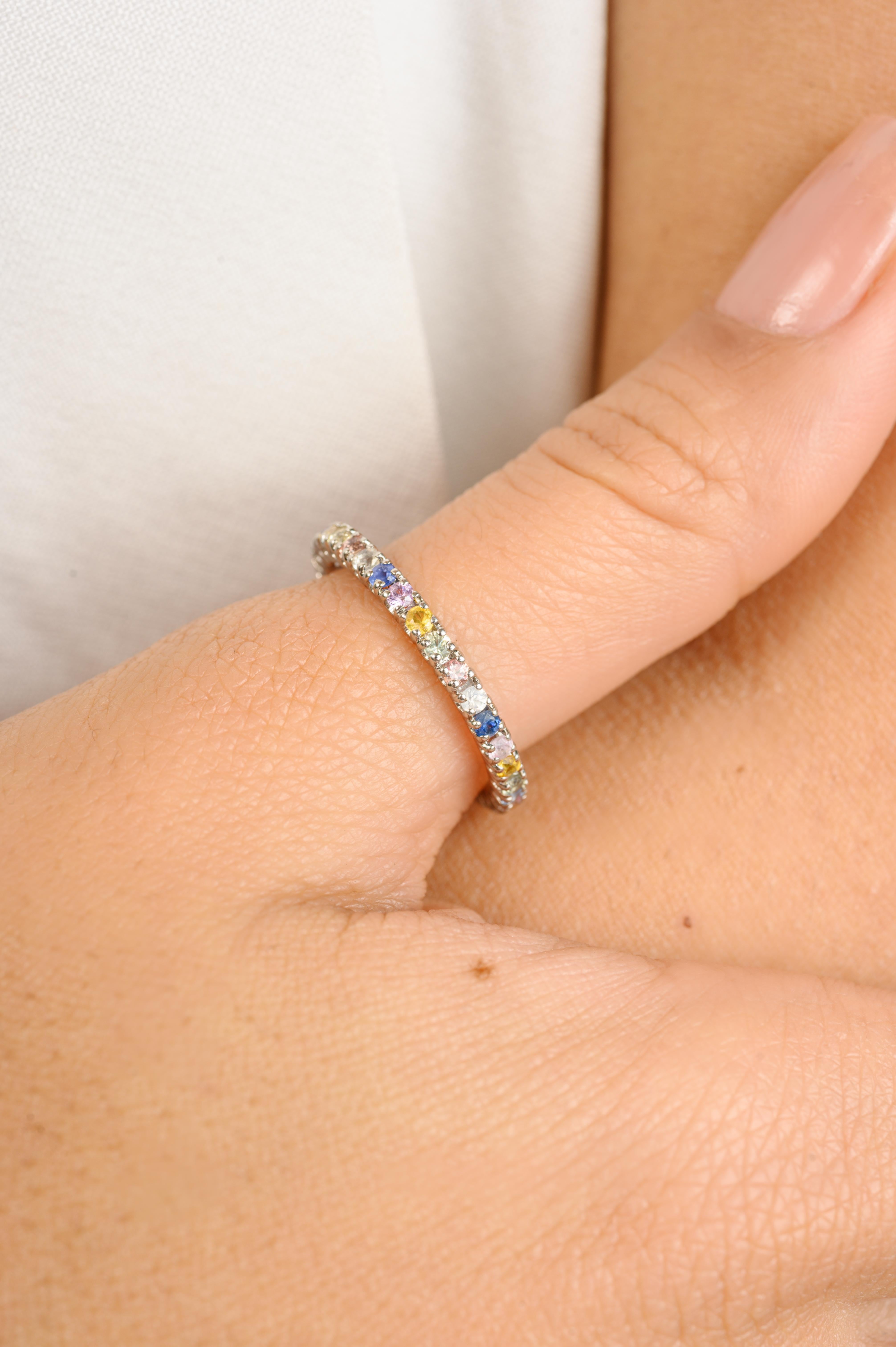 En vente :  Anneau d'éternité en or blanc massif 14K avec plusieurs pierres colorées 2