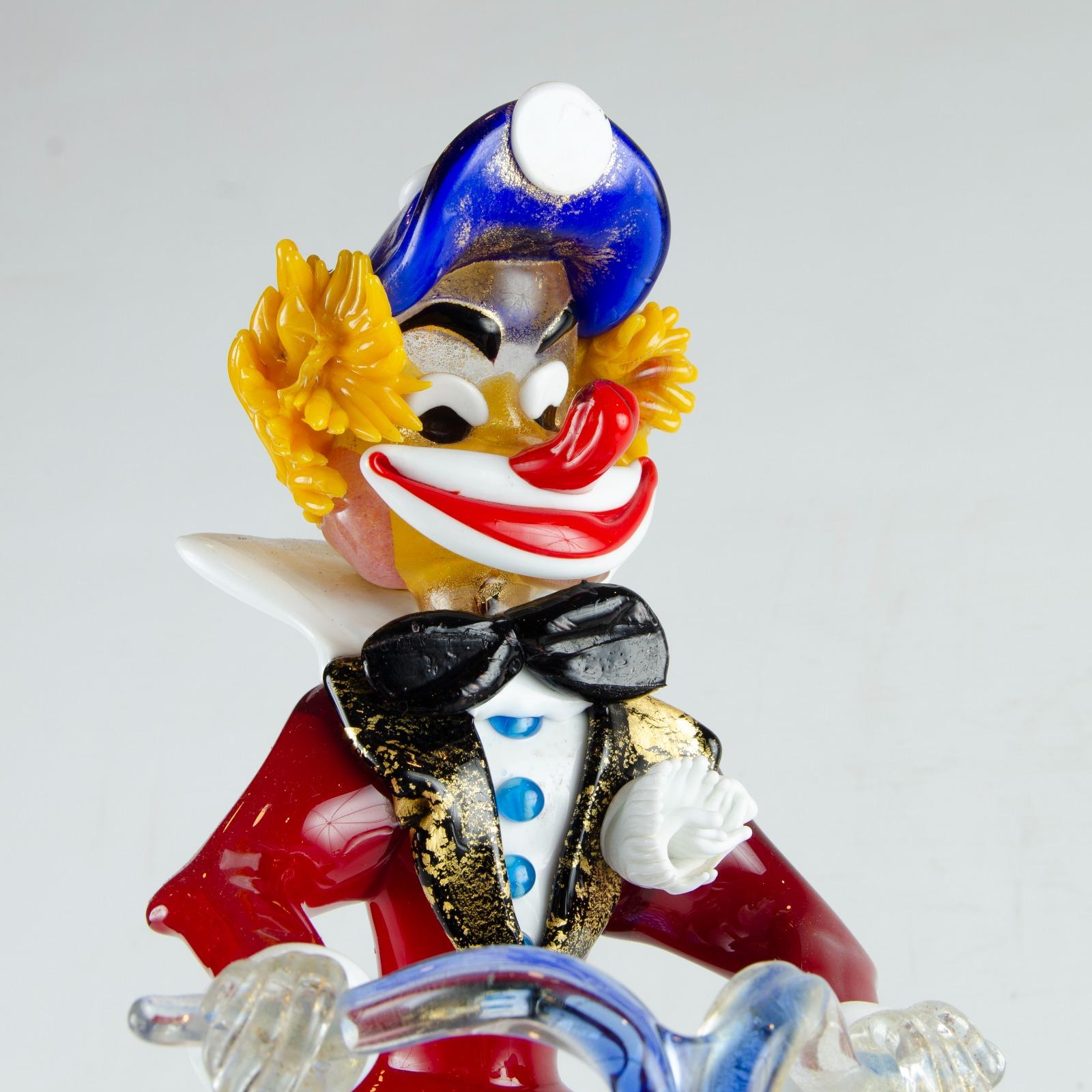 Mid-Century Modern Clown coloré en verre d'art de Murano sur bicyclette des années 1960 en vente