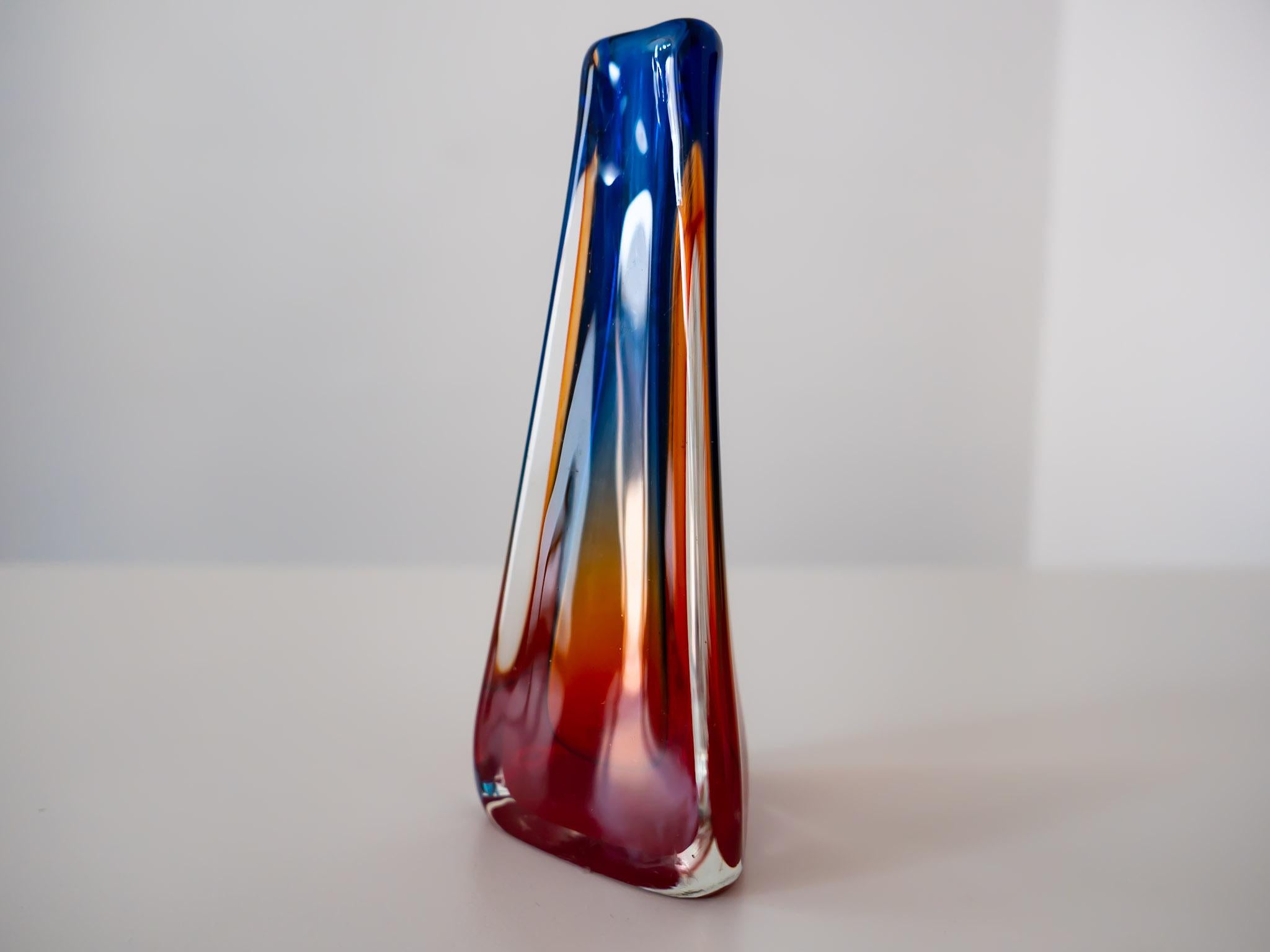 Colorful Murano Glass Sommerso vase for Maestri Muranesi, Italy 1960s.

Colourful Murano Glass vase produced by the Italian manufacturer Maestri Vetrai Muranesi in the 1960s. This beautiful vase in the shades of a strong blue, orange and red has a