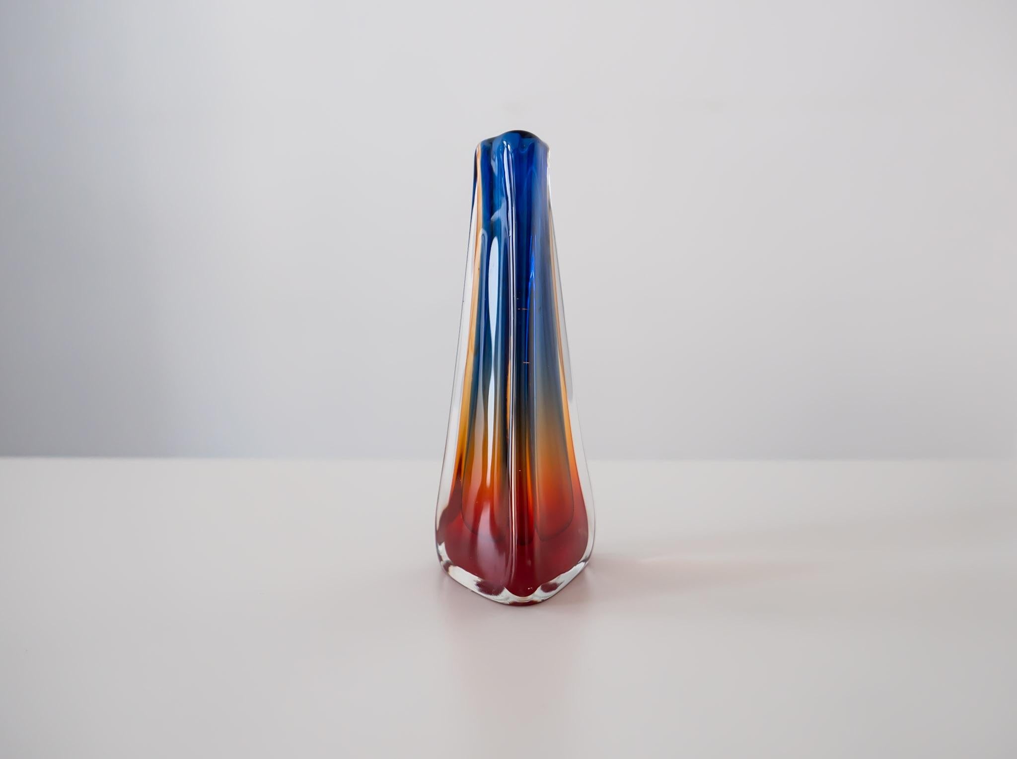 Colorful Murano Glass Sommerso Vase for Maestri Muranesi, Italy 1960s In Good Condition For Sale In Vienna, AT