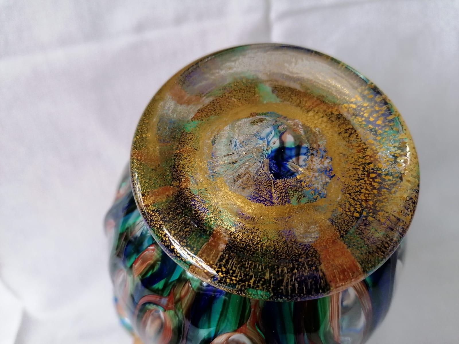 Milieu du XXe siècle Vase coloré en verre de Murano en vente