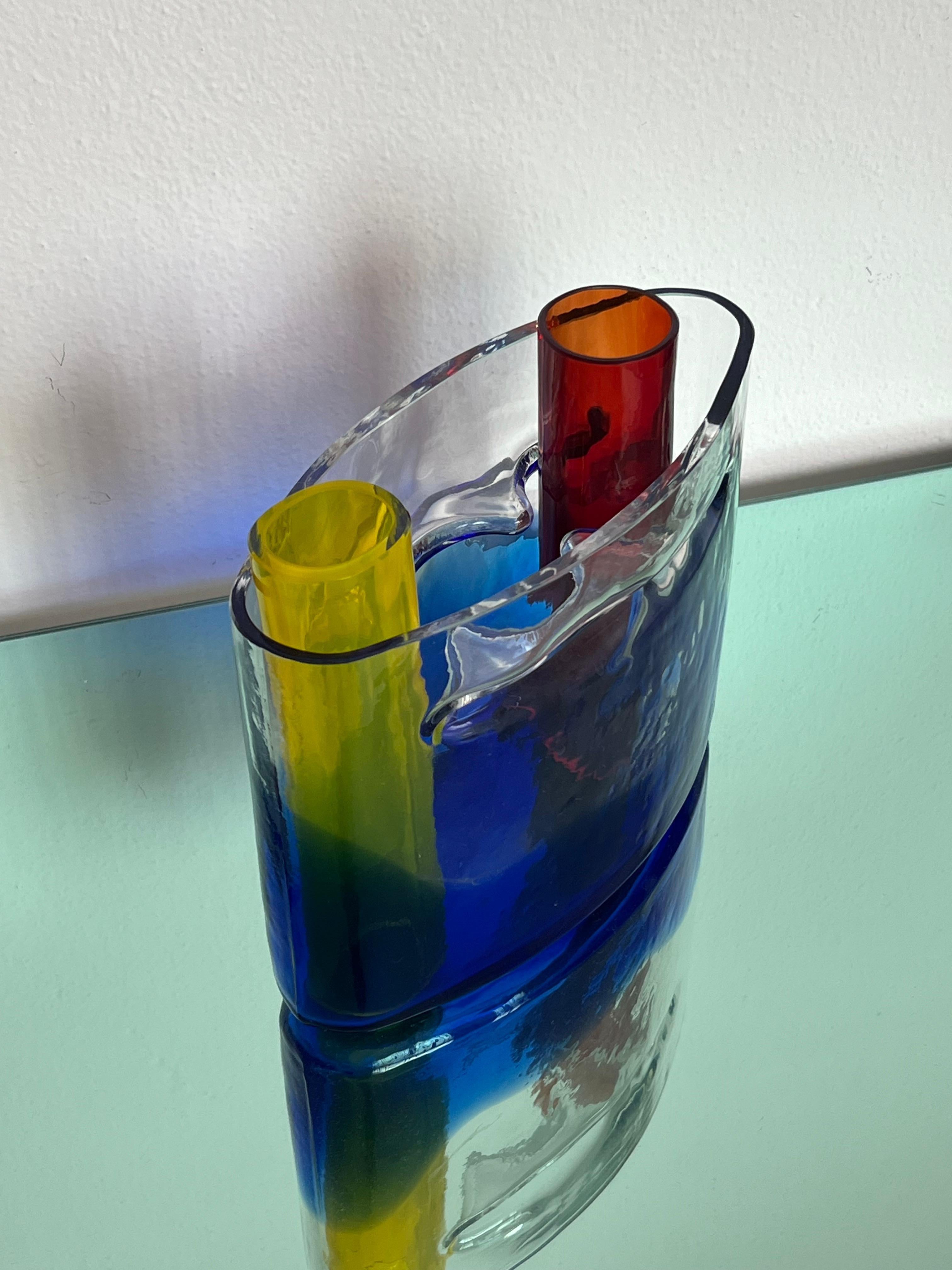 Mid-Century Modern Vase sculptural de Murano par Alfredo Barbini, rouge, jaune, bleu en vente