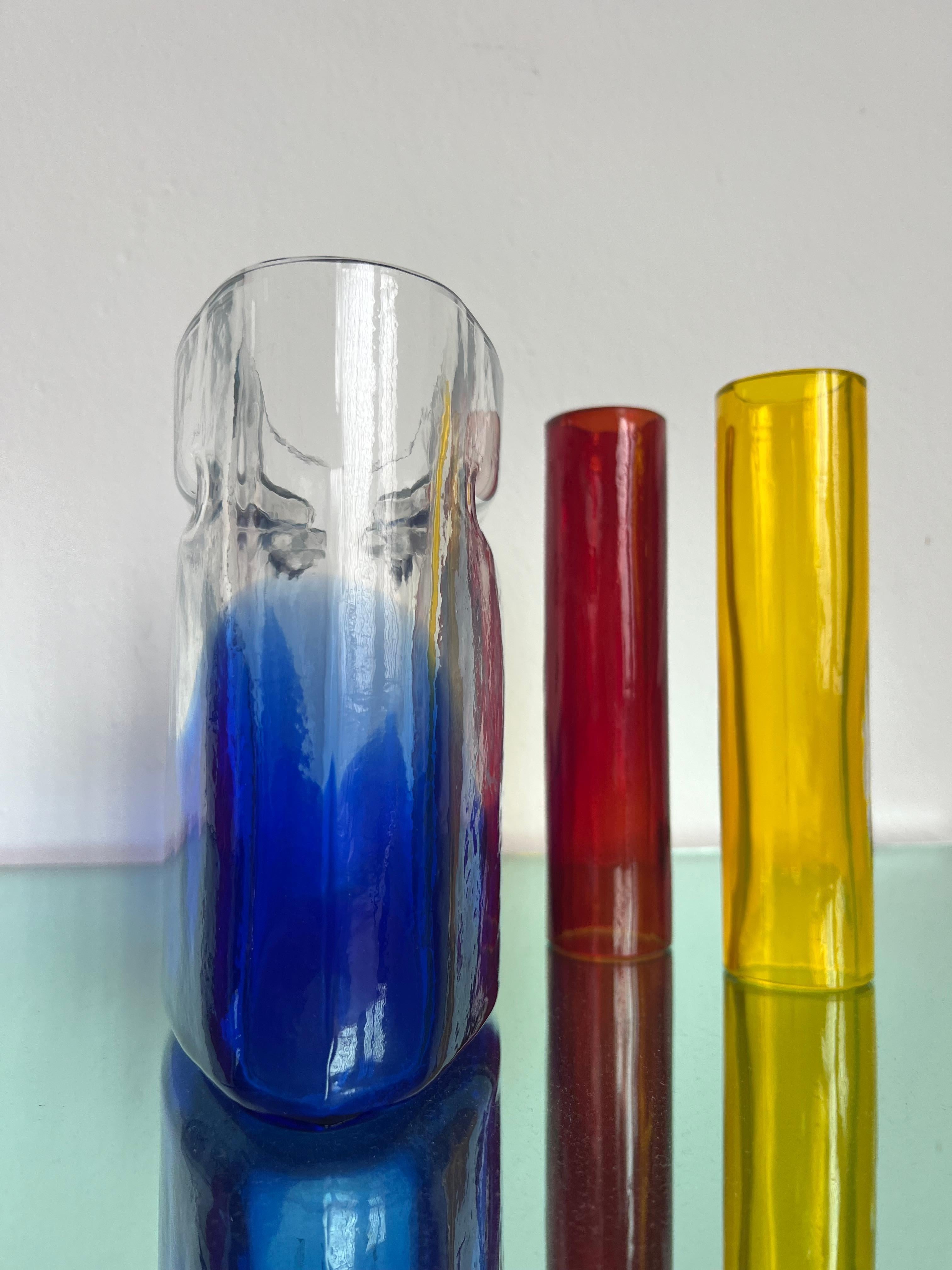 Vase sculptural de Murano par Alfredo Barbini, rouge, jaune, bleu en vente 1
