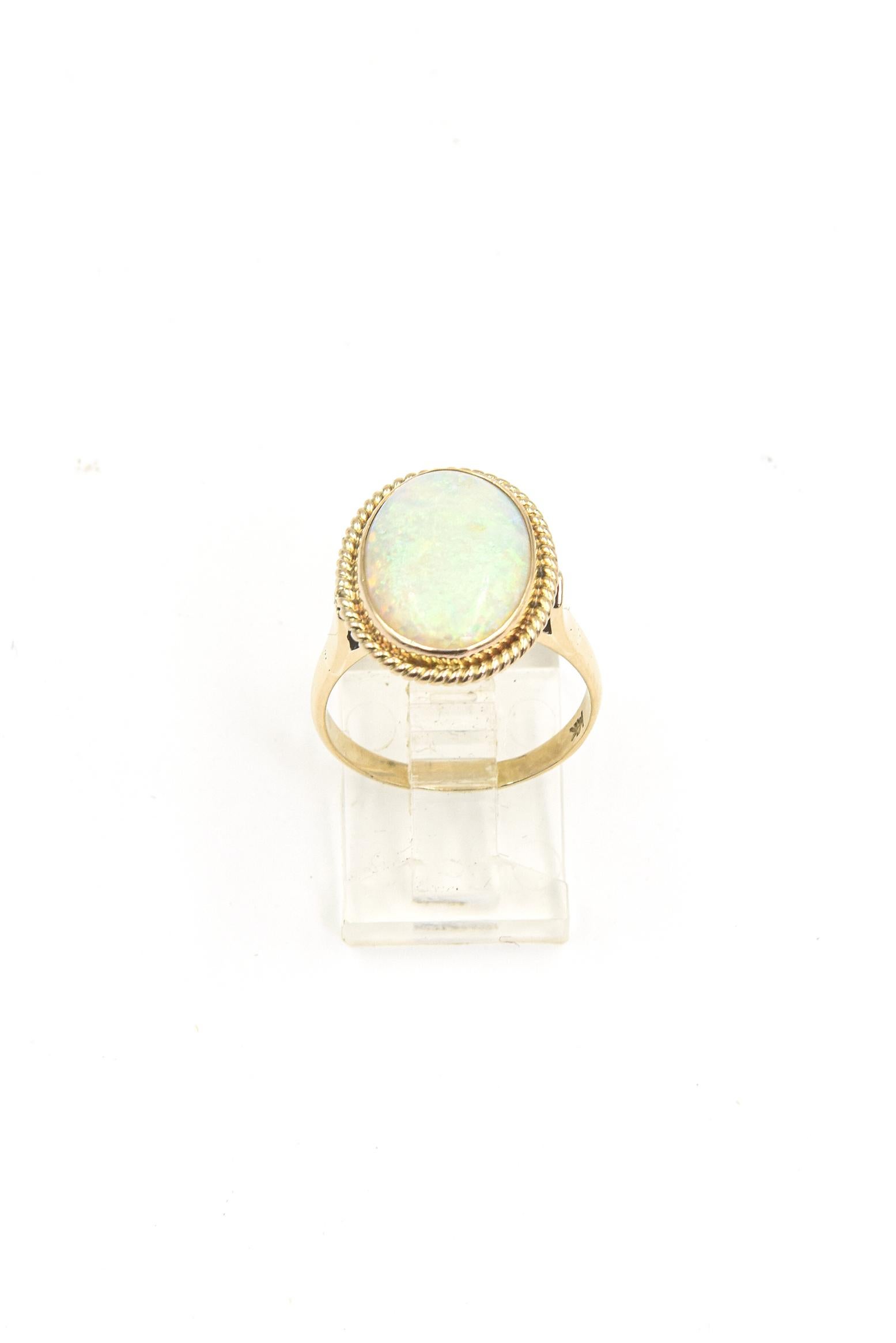 Colorful Opal Yellow Gold Ring In Good Condition For Sale In Miami Beach, FL