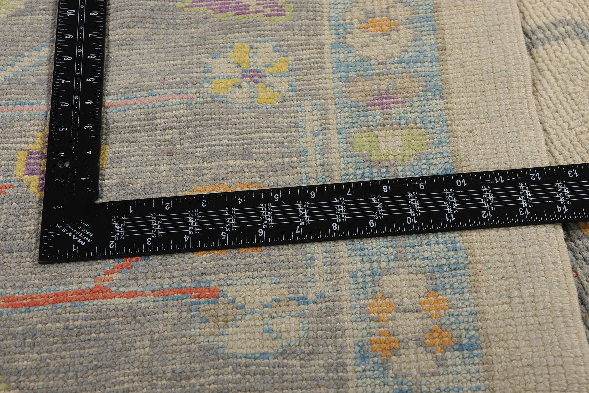 XXIe siècle et contemporain Nouveau tapis turc Oushak moderne et coloré avec style transitionnel en vente