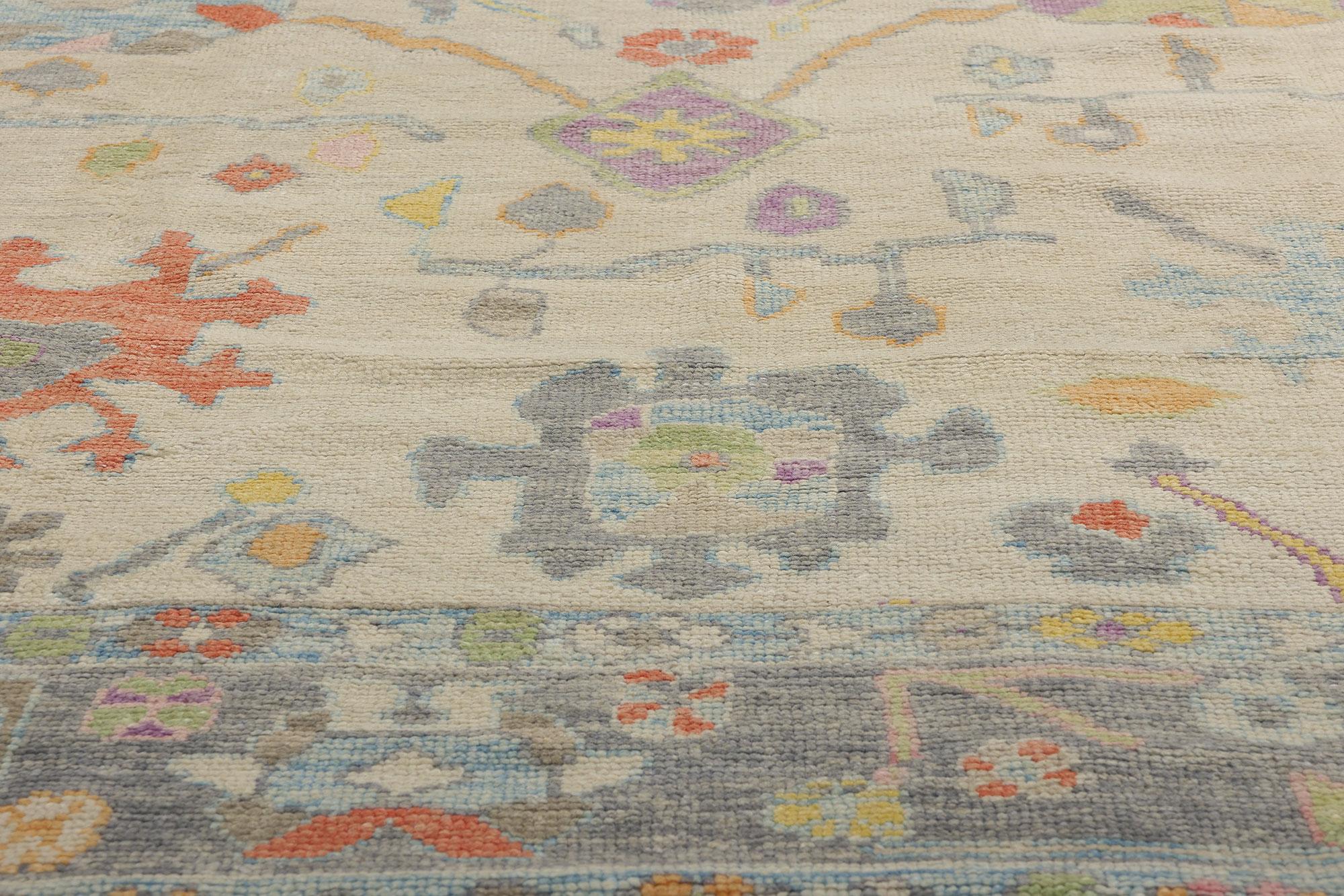 Noué à la main Nouveau tapis turc Oushak moderne et coloré avec style transitionnel en vente