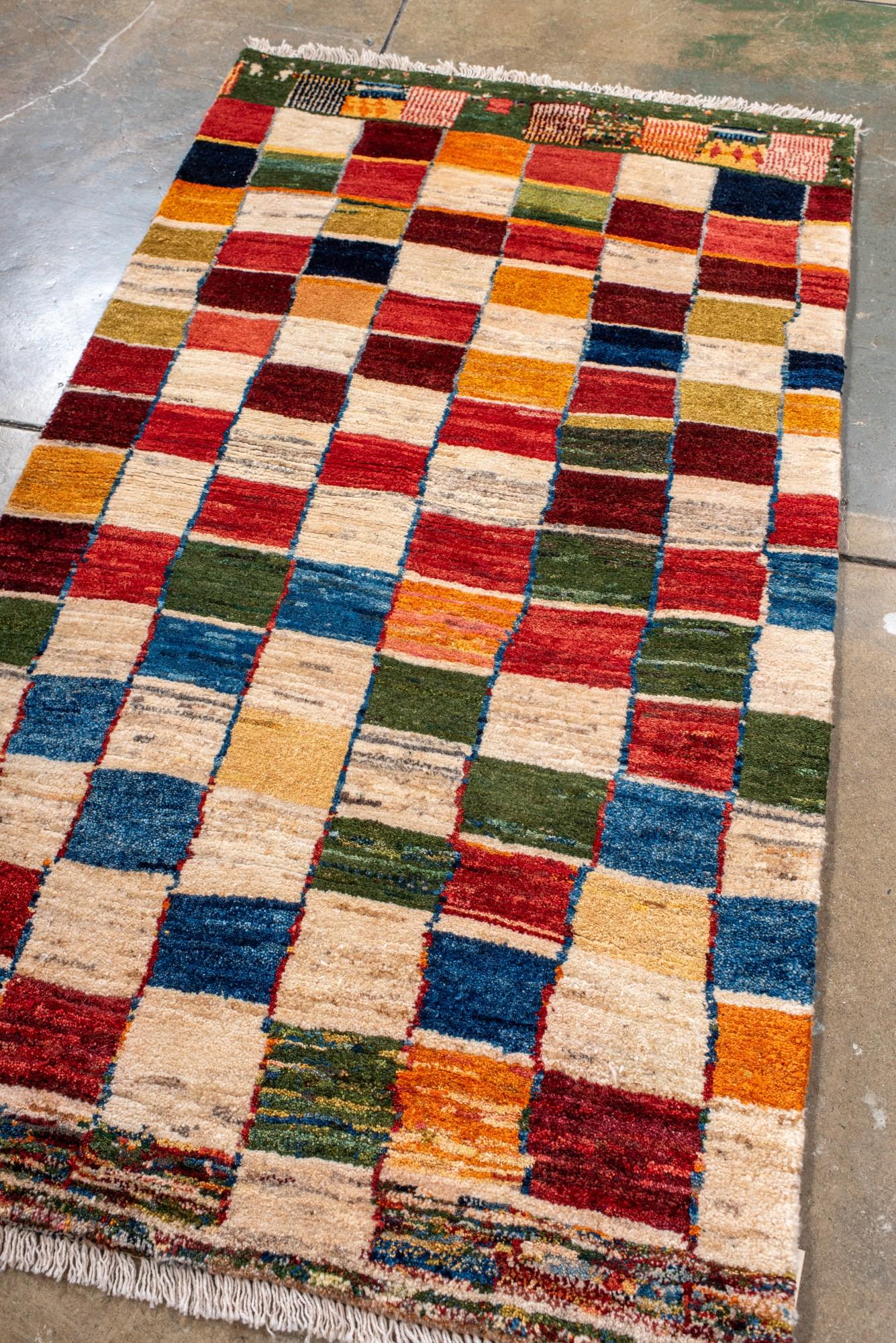 Bunter Patchwork-Vintage-Gabbeh-Teppich mit Stammesmotiven (Persisch) im Angebot