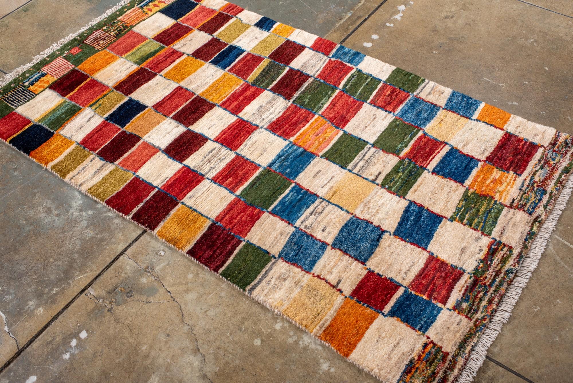 Bunter Patchwork-Vintage-Gabbeh-Teppich mit Stammesmotiven (20. Jahrhundert) im Angebot