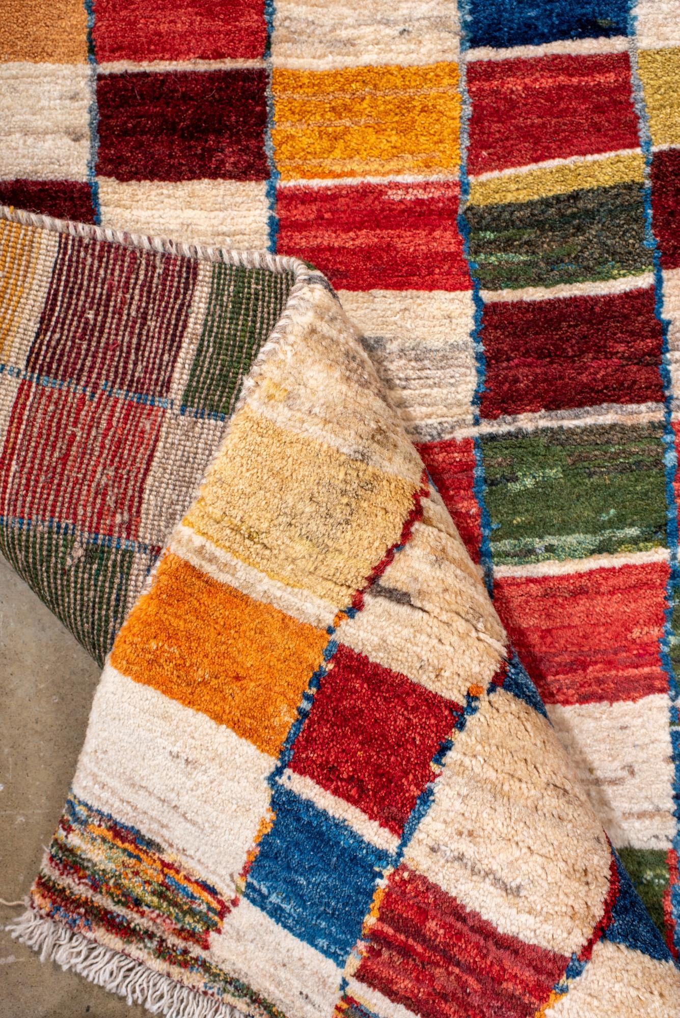 Bunter Patchwork-Vintage-Gabbeh-Teppich mit Stammesmotiven im Angebot 1