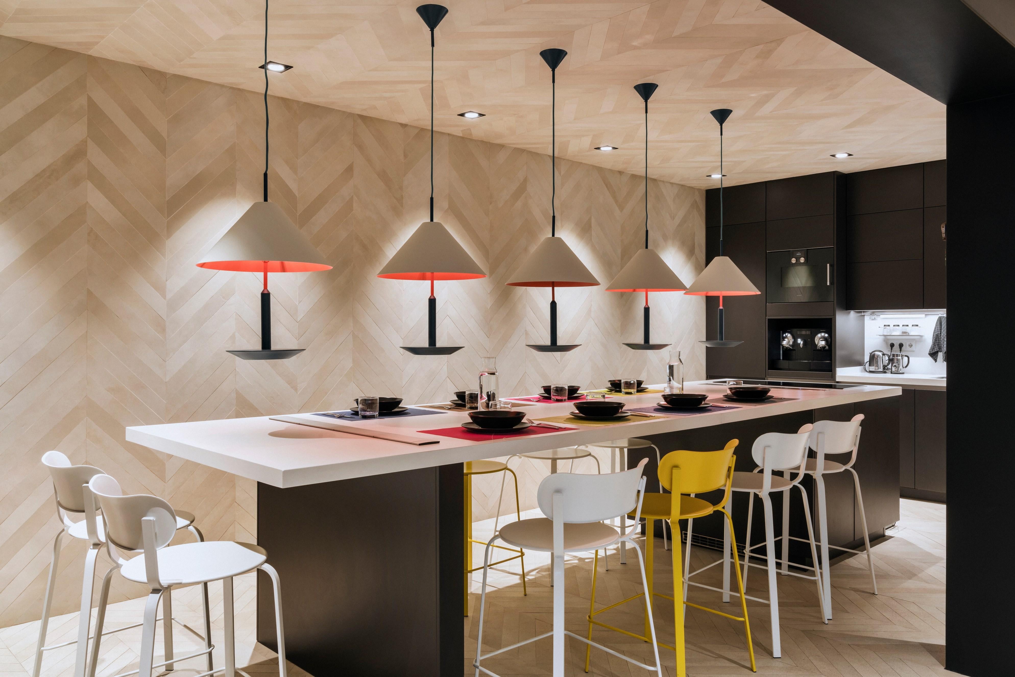 Lampada a sospensione colorata di Thomas Dariel In condizioni Nuovo in vendita a Geneve, CH