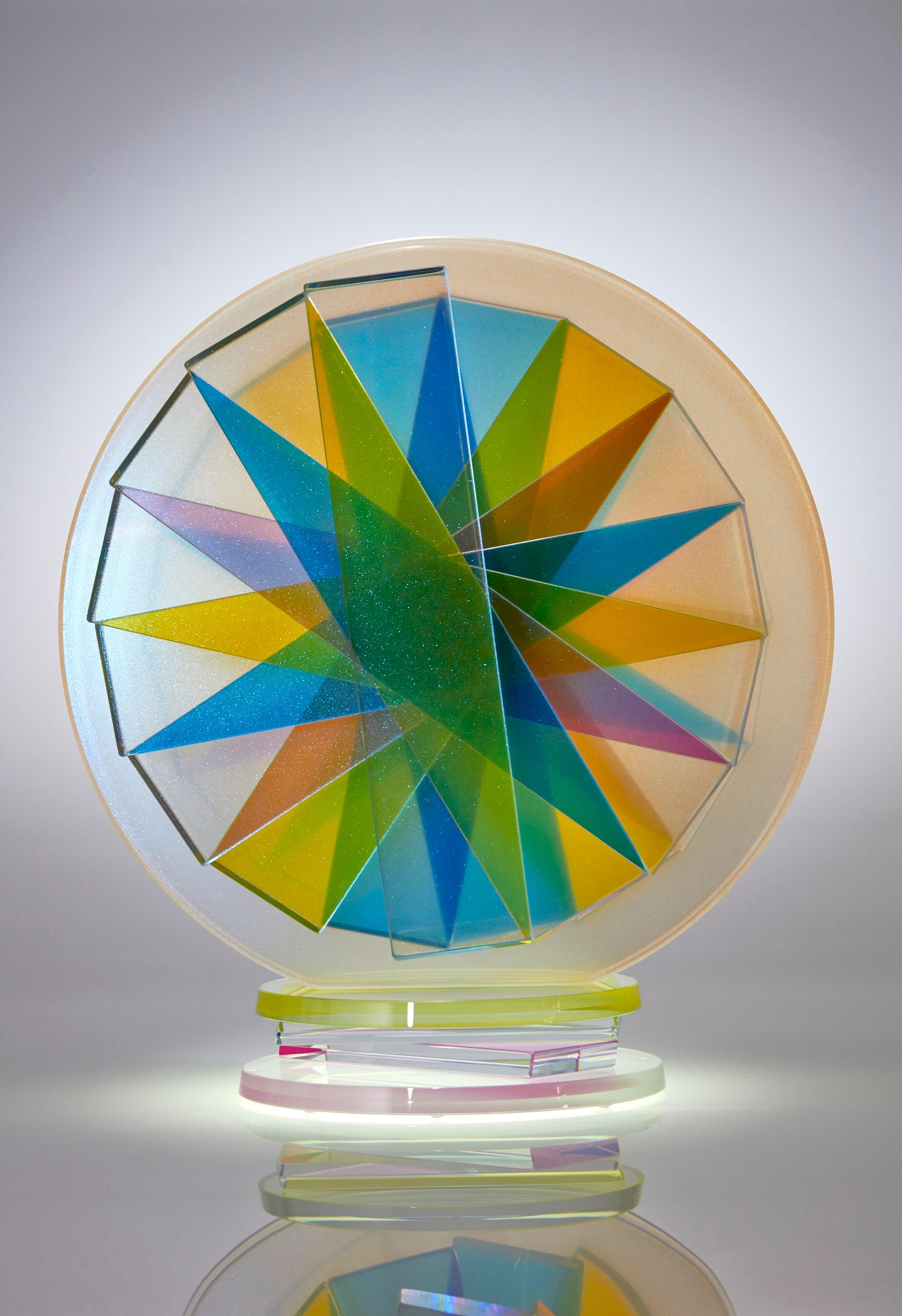 Contemporary Colorful Plate Glass Tabletop Sculpture (amerikanisch) im Angebot