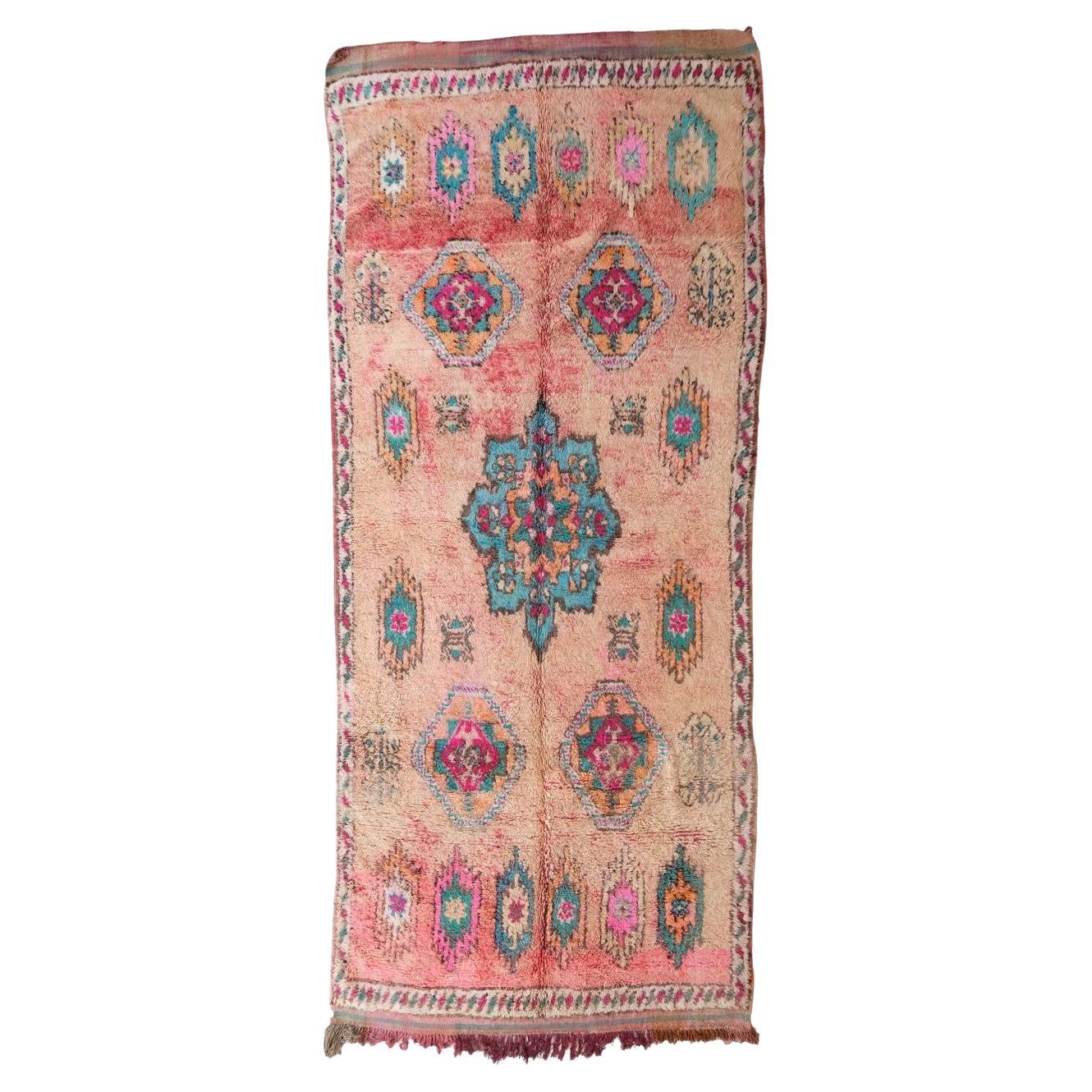 Tapis de course large Boujaad marocain vintage rose coloré