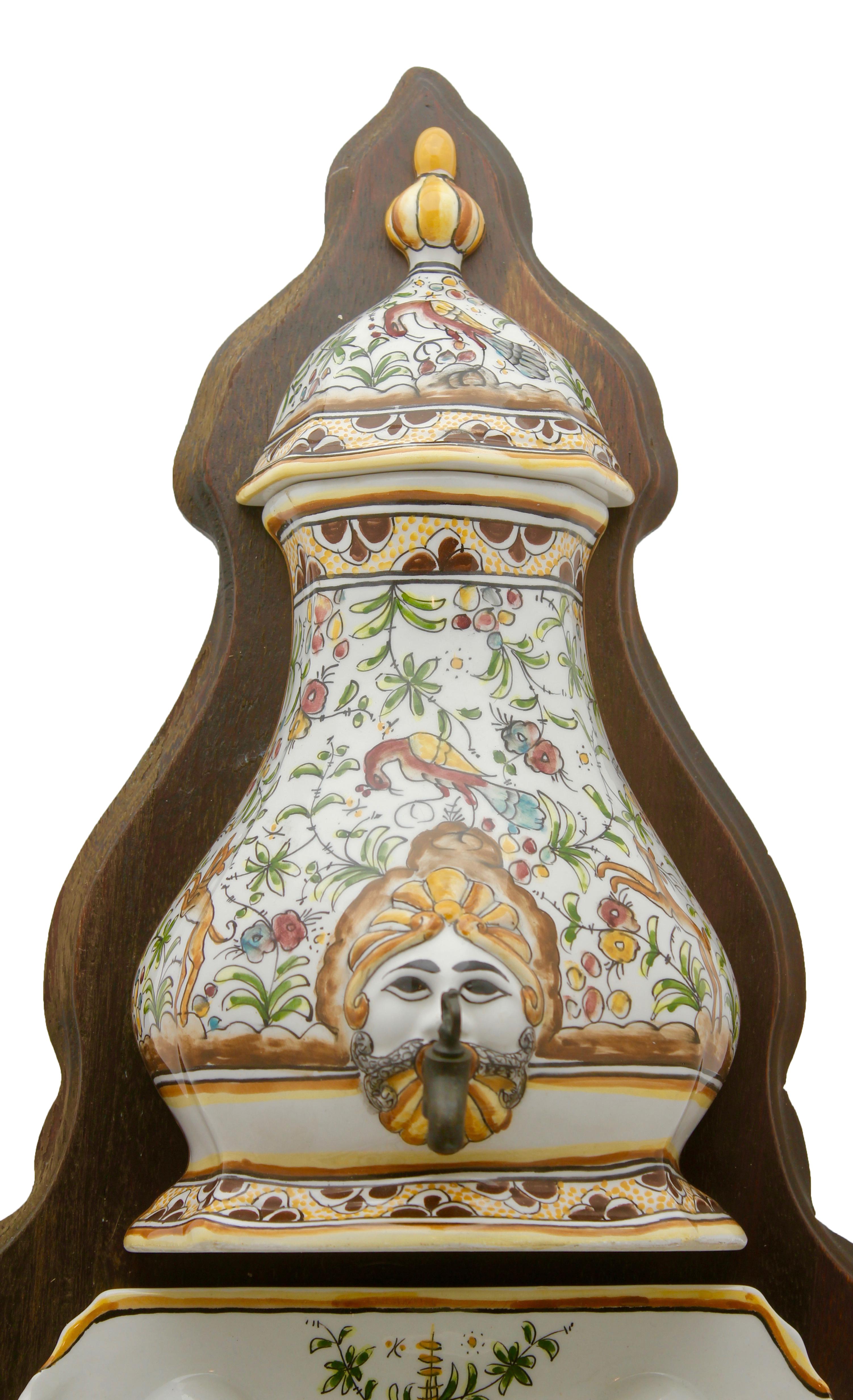 Colorful Portuguese Cistern/Humidifier with 17th Century Flowers & Masque Decor In Good Condition For Sale In Verviers, BE