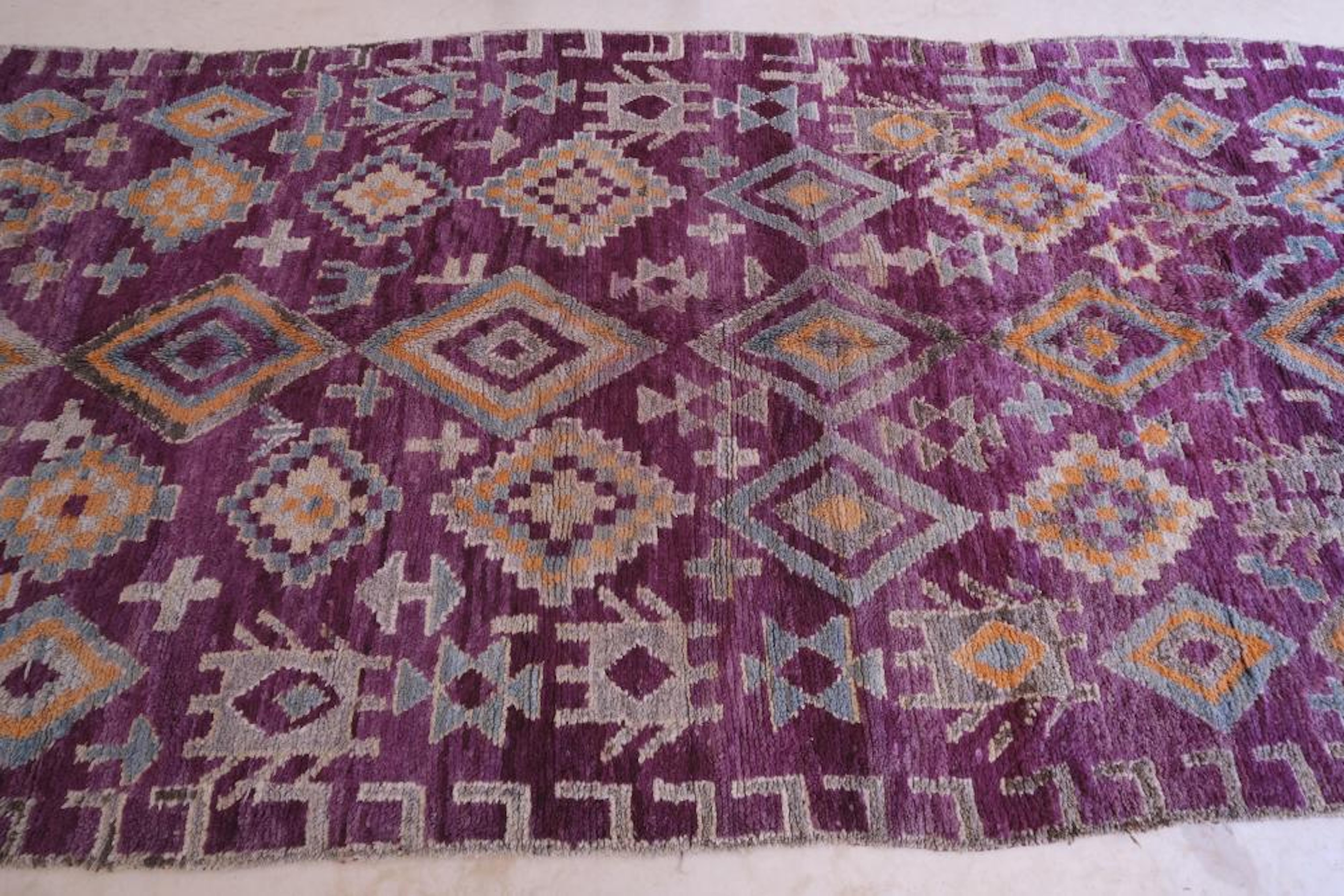 Bunte lila Vintage marokkanische Talsint Teppich Läufer (Böhmisch) im Angebot