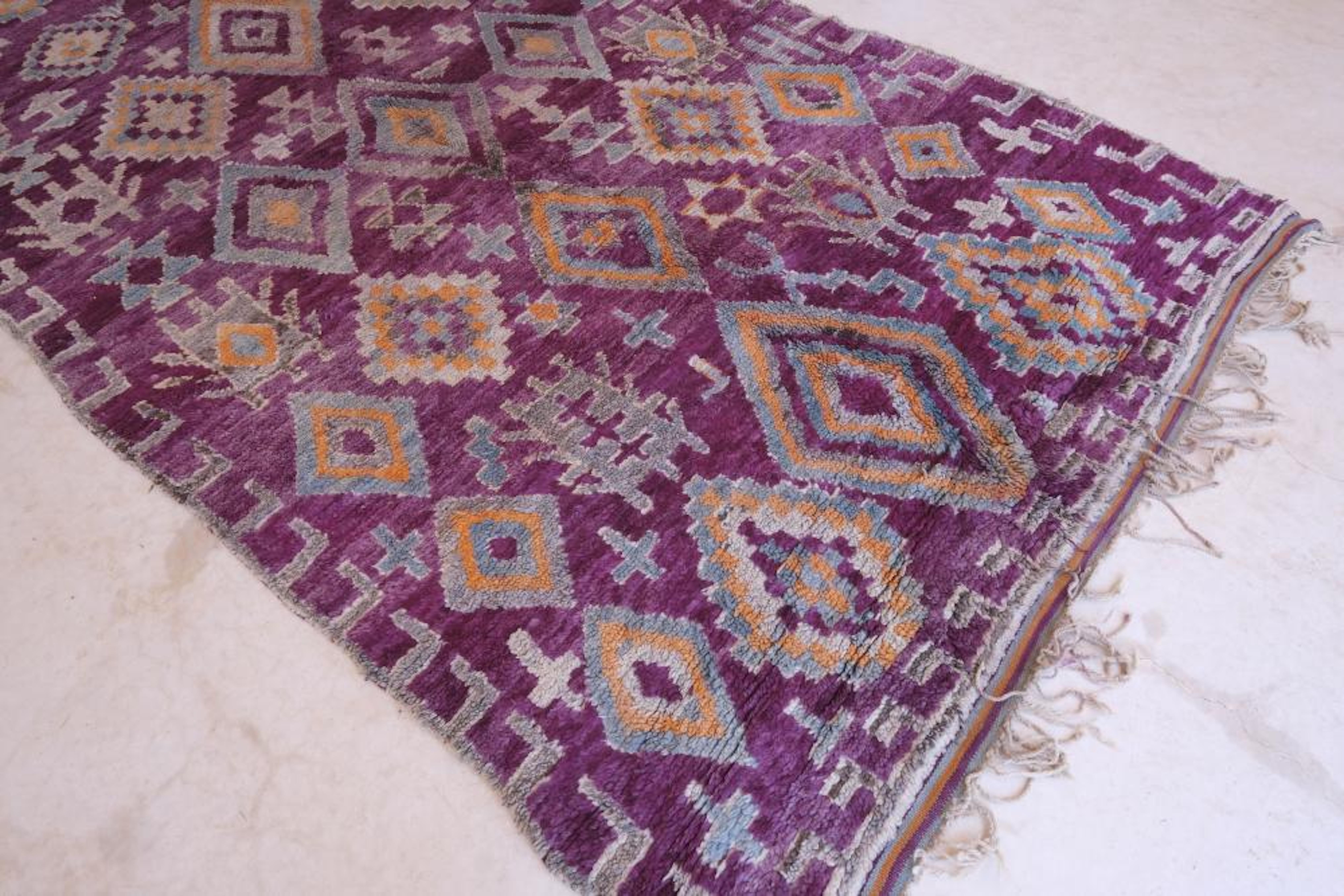 Bunte lila Vintage marokkanische Talsint Teppich Läufer (Gewebt) im Angebot