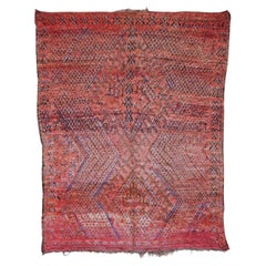 Tappeto colorato rosso d
epoca marocchino Beni M
Guild con disegno berbero a diamante