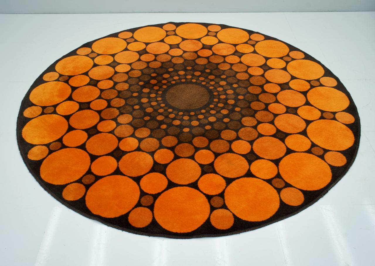 Colorful round carpet in style of Verner Panton's roulette rug. Manufactured by Ege Rya, Scandinavia.
Fantastic roulette pattern in different colors which gives the carpet a certain depth.
Good condition, in places slight damage to the edge, but