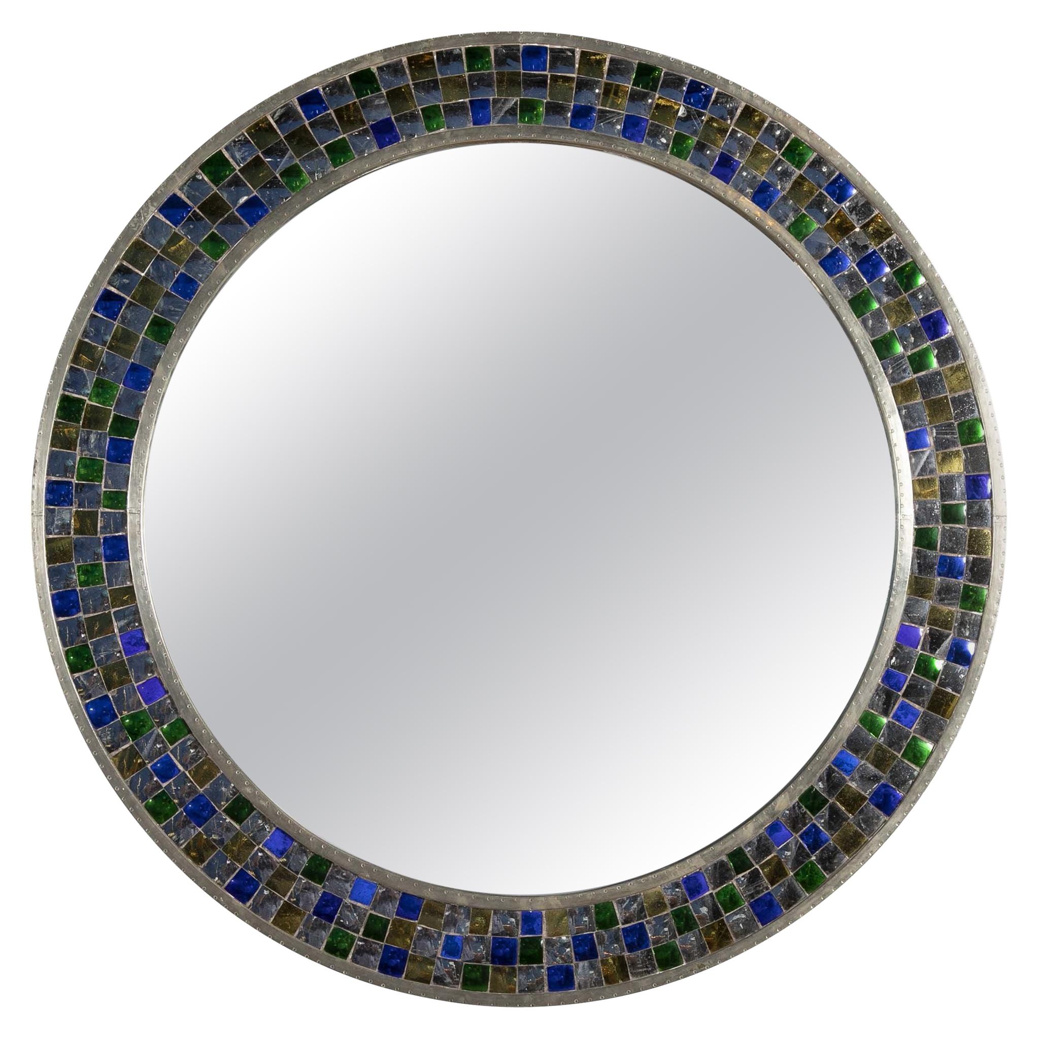 Miroir Tikria rond et coloré fabriqué à la main en Inde par Stephanie Odegard en vente