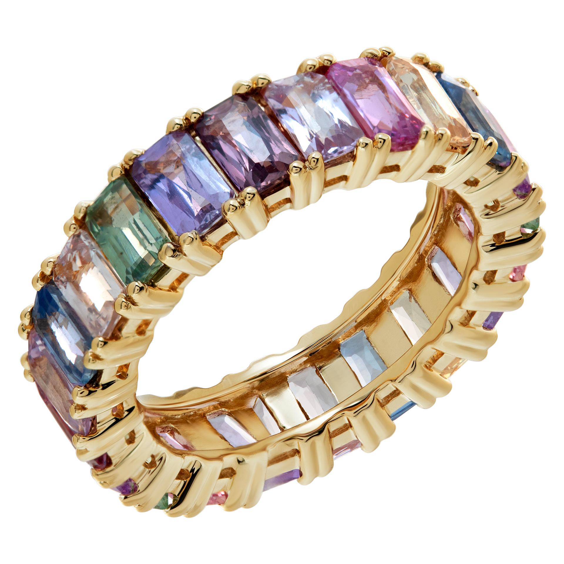 Colorful sapphire eternity band in yellow gold In Excellent Condition In Surfside, FL