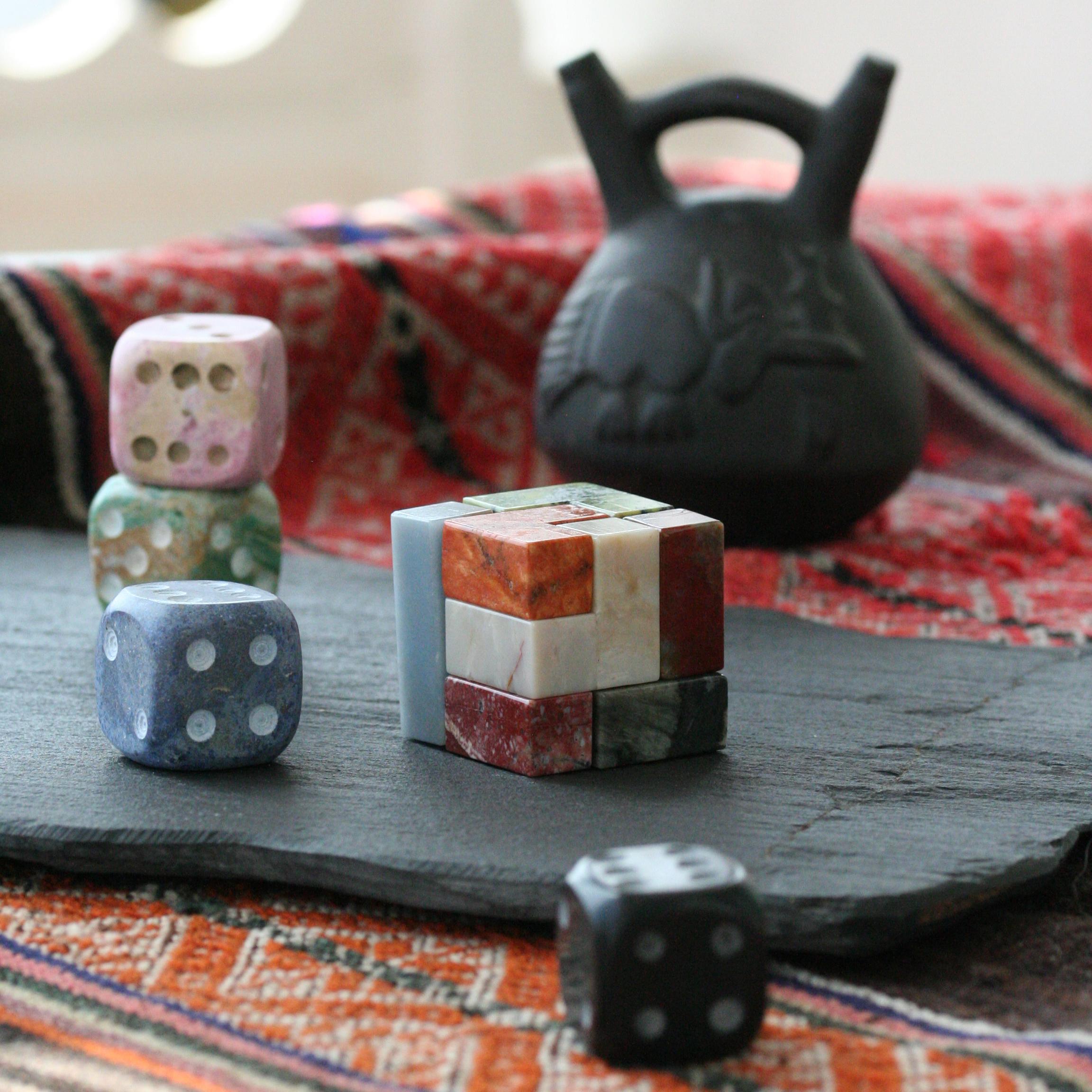 Intagliato Puzzle di pietre preziose colorate Soma Cube 3D in vendita