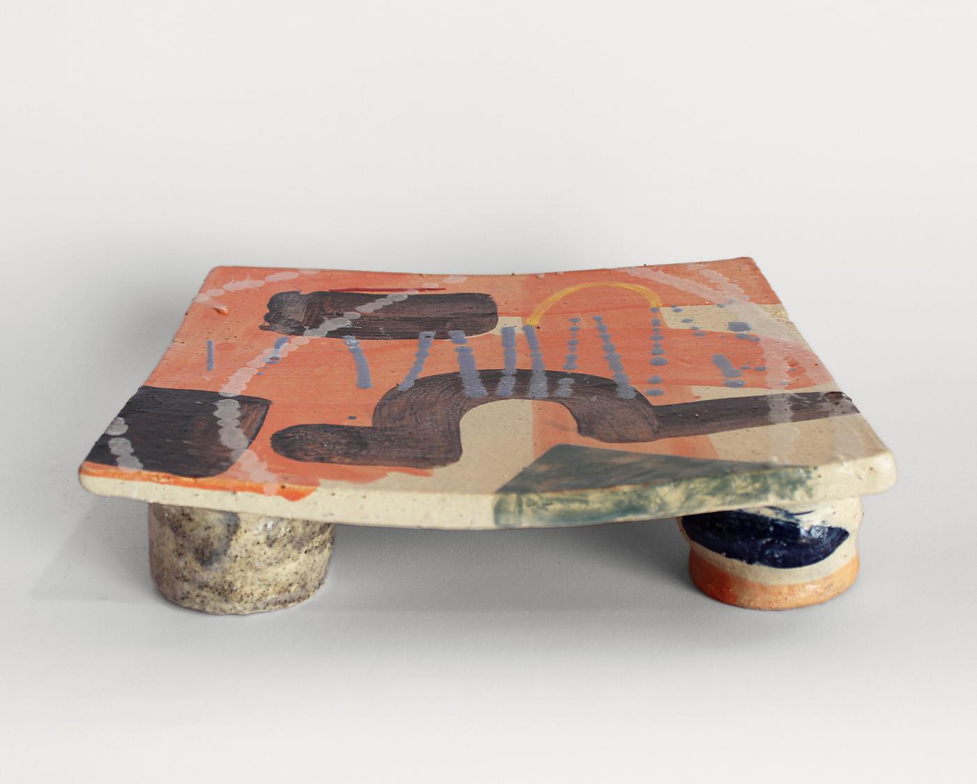 Terre sonore - Shun Kadohashi 

Bunte freie Keramik Teller Mittelstück Japanische Keramik

28 x 24 x 7,5 cm
Sandstein
Hergestellt in Japan
Einzigartiges Stück
2023

Dieses Werk wird mit einem Echtheitszertifikat geliefert.

Shun Kadohashi ist ein