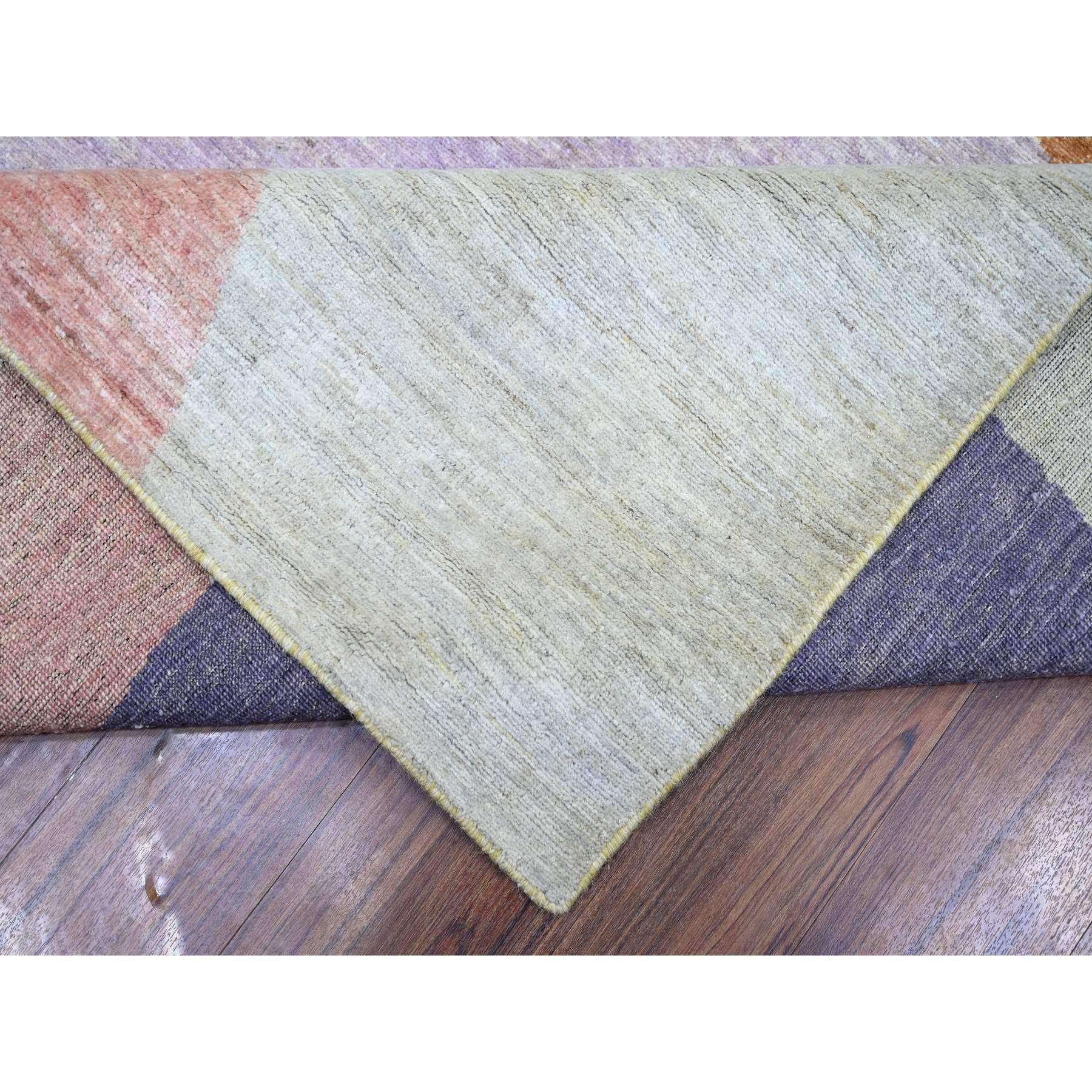 Handgeknüpfter orientalischer Teppich aus 100 % Wolle mit buntem The Circles Design mit pflanzlichen Farbstoffen im Angebot 1