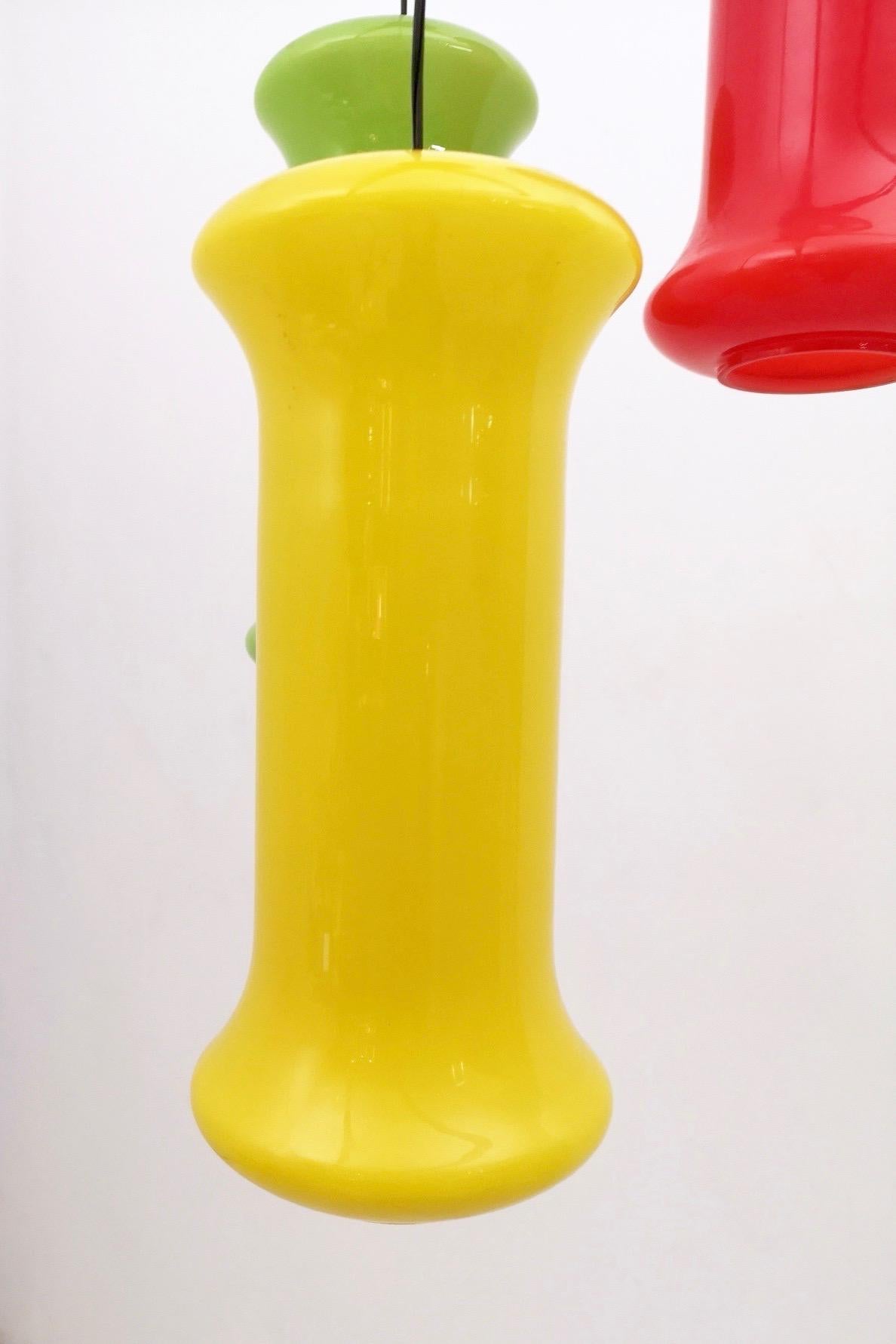 Lustre en verre rouge, jaune et vert à trois lumières de Vistosi, Italie en vente 3