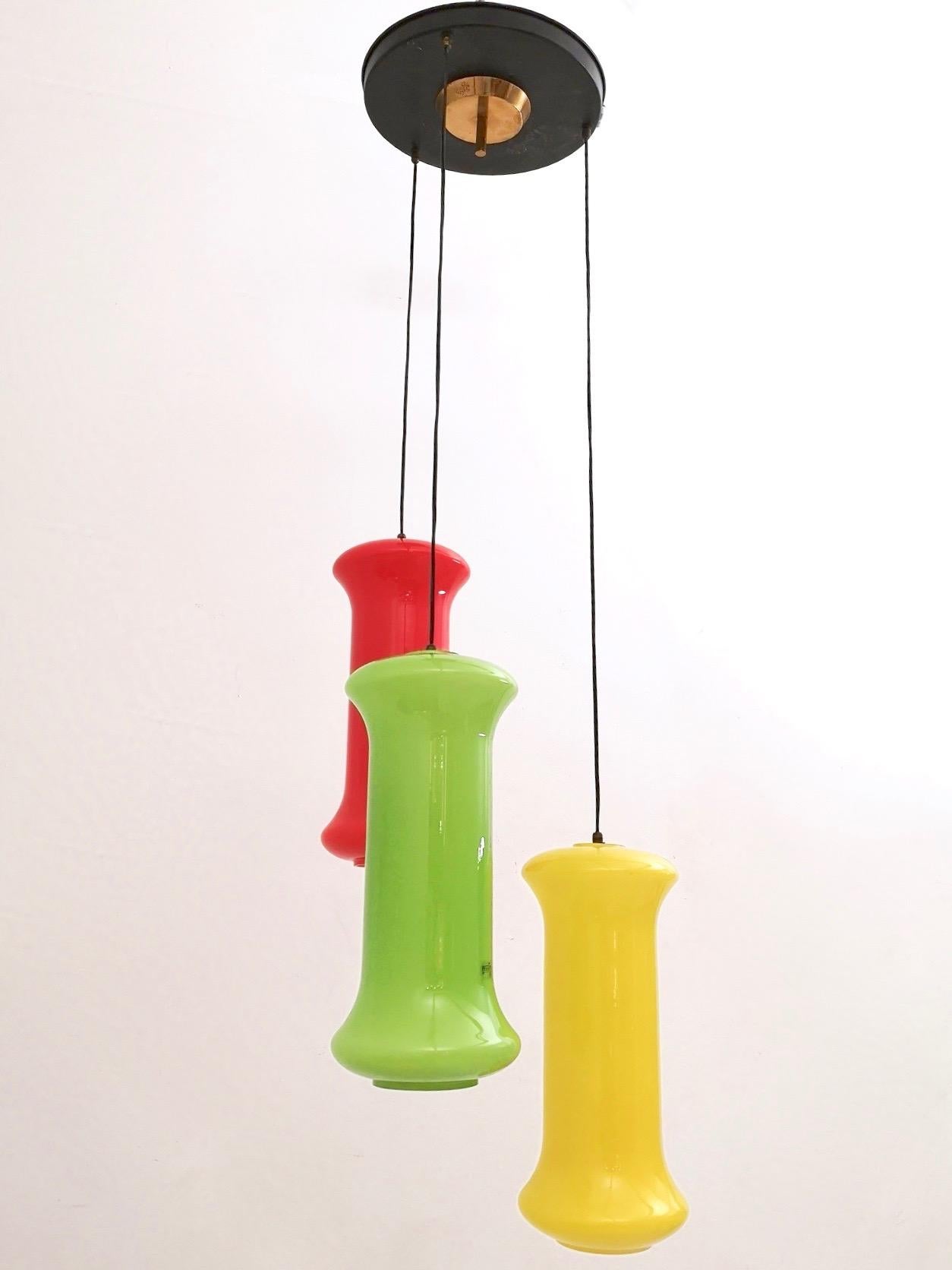 italien Lustre en verre rouge, jaune et vert à trois lumières de Vistosi, Italie en vente