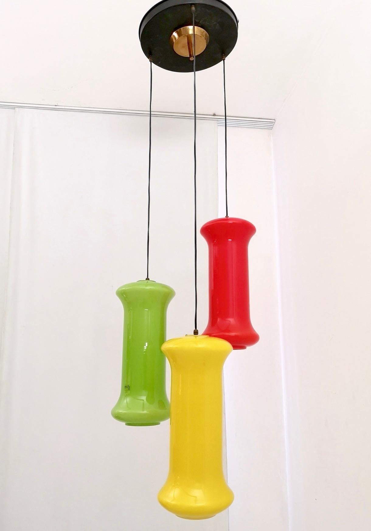 Verni Lustre en verre rouge, jaune et vert à trois lumières de Vistosi, Italie en vente