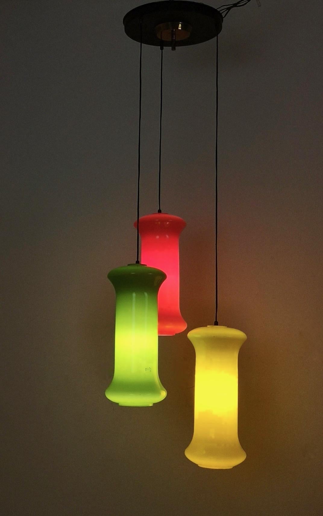 Red, Yellow and Green Three-Light Cased Glass Chandelier by Vistosi, Italy In Excellent Condition For Sale In Bresso, Lombardy
