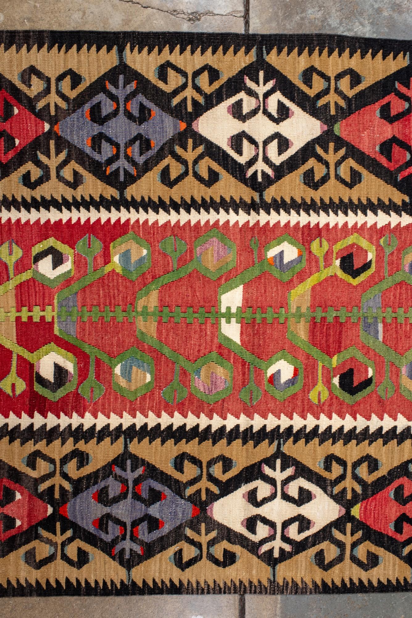 XX secolo Kilim turco tribale colorato con motivo dell'albero della vita in vendita
