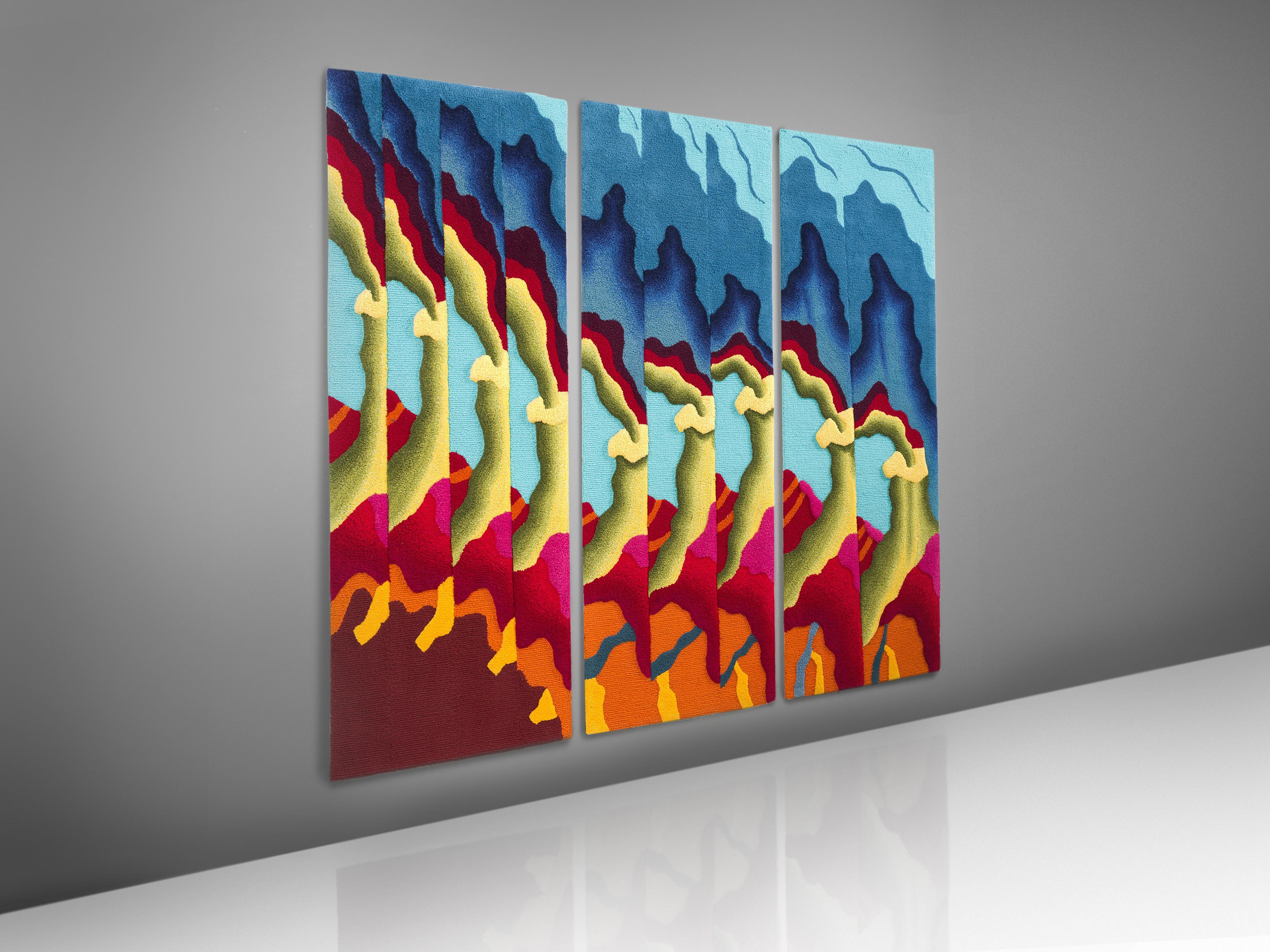 Tekima, Teppich-Triptychon aus farbiger Wolle, 1970er Jahre, Deutschland.

Dieses farbenfrohe Triptychon wird von den Handwerkern des Tekima Teppichkunststudios in Hamburg hergestellt. Das gewundene Muster ist in allen Farben des Regenbogens, grün,