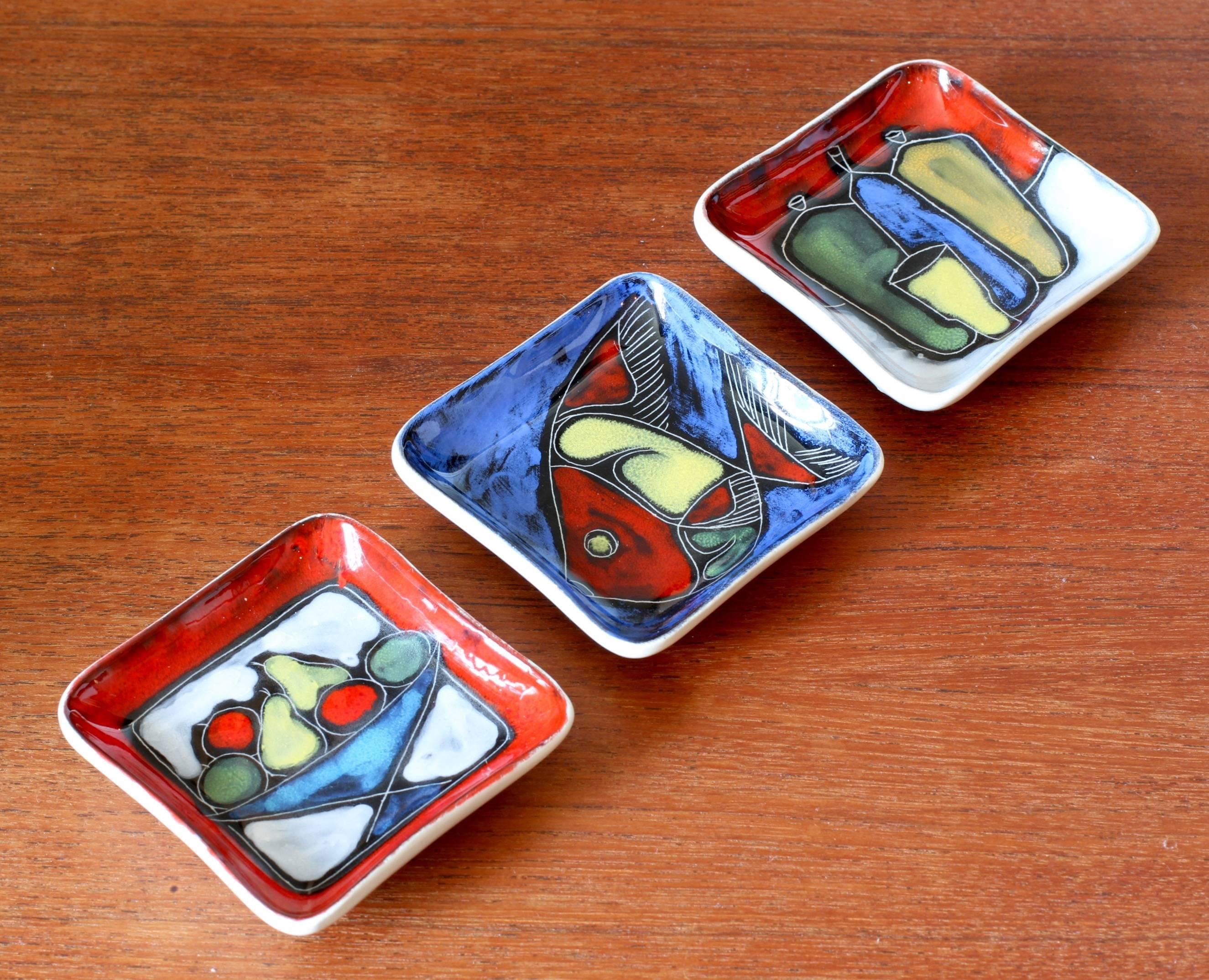 20th Century Colorful Vibrant Set of Italian Midcentury Sgraffito San Marino Ceramic Dishes