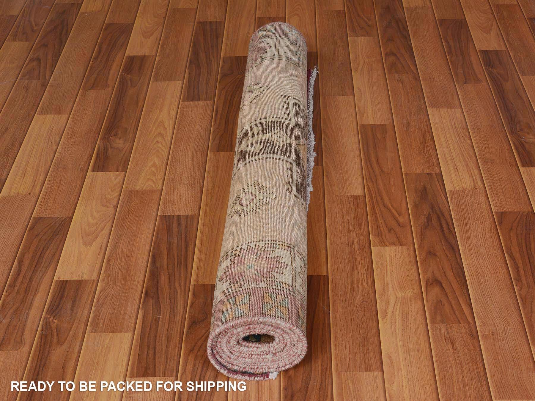 Colorida Alfombra Oriental Vintage y Gastada Persa Karabakh Hand Knotted Runner en Bueno estado para la venta en Carlstadt, NJ