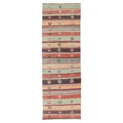 Tapis de couloir Kilim vintage coloré brodé avec rayures et imprimés géométriques