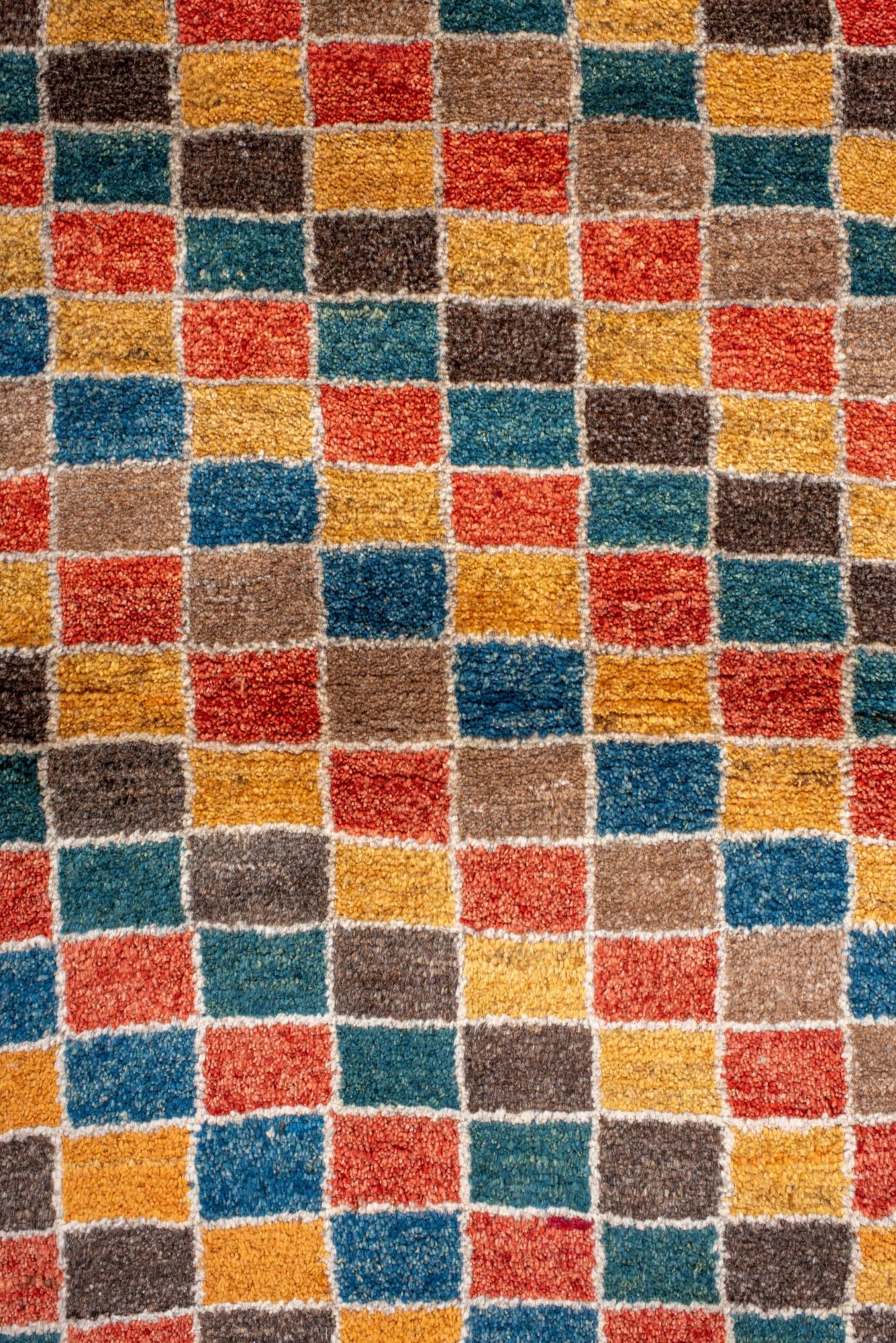 Bunter Vintage-Gabbeh-Teppich mit Mosaik-Gitter-Design (Handgeknüpft) im Angebot