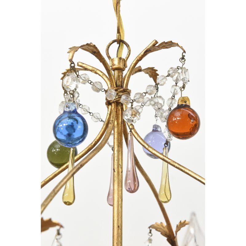 Italiano Colorato lampadario italiano d'epoca con frutti di cristallo pendenti