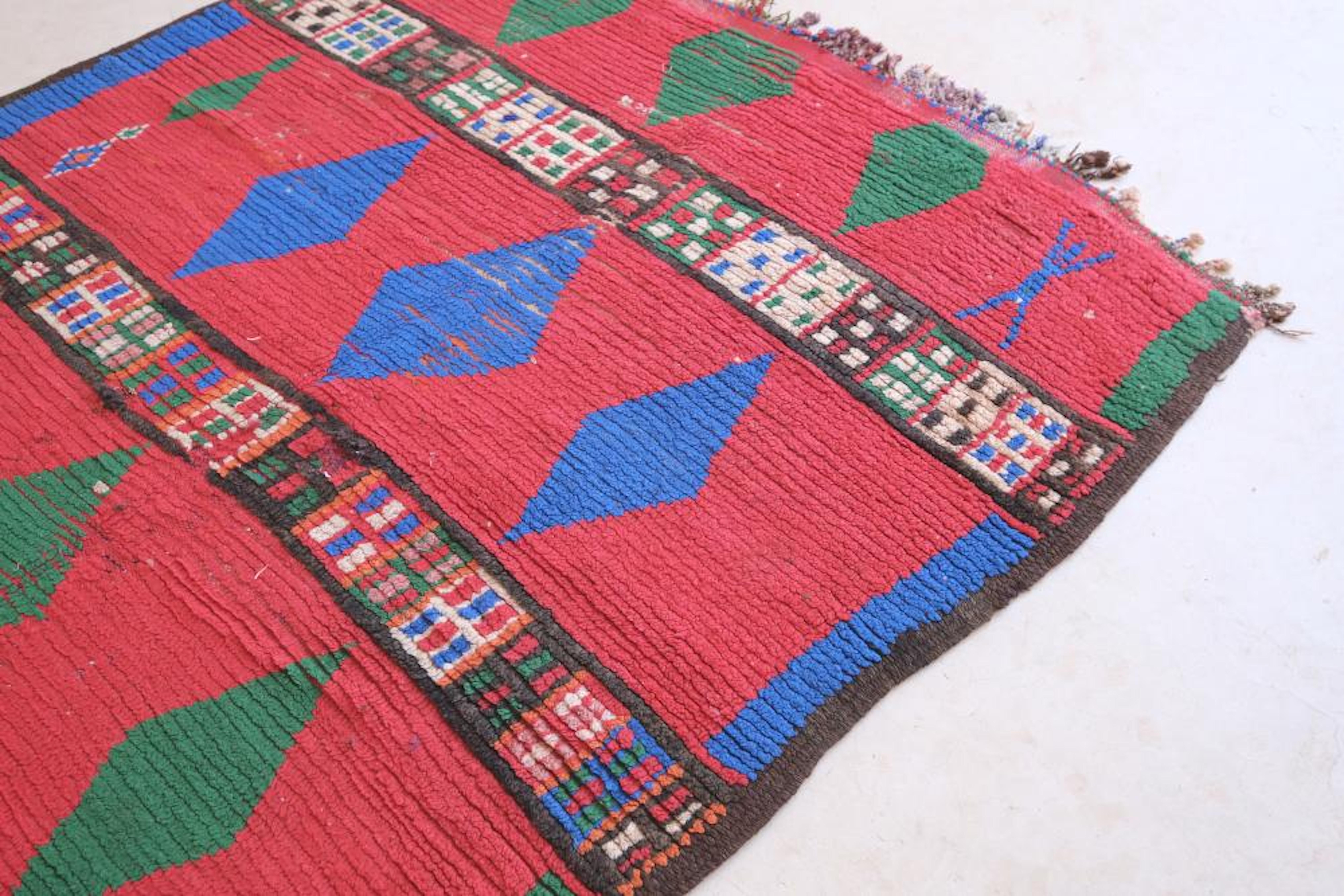 Bunte Vintage Marokkanische Boujaad Teppich Läufer (Gewebt) im Angebot