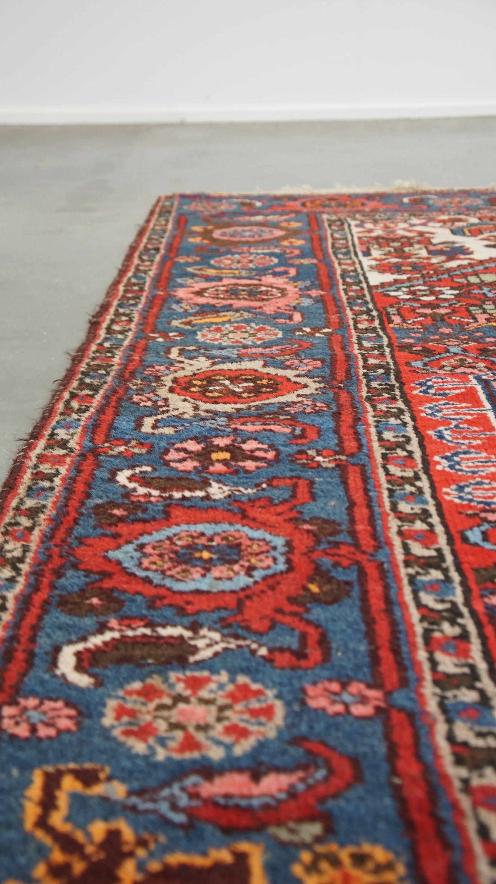 Colorida alfombra oriental vintage anudada a mano con bonitos dibujos 201x139cm en Bastante bueno estado para la venta en Harderwijk, NL