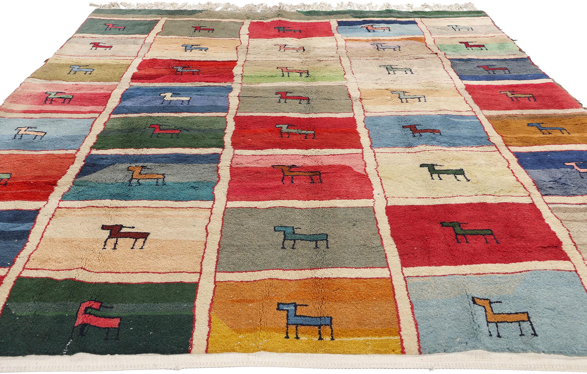 Colorful Vintage Persischer Gabbeh Karton-Teppich mit Tiermotiven aus Gabbeh (Moderne der Mitte des Jahrhunderts) im Angebot