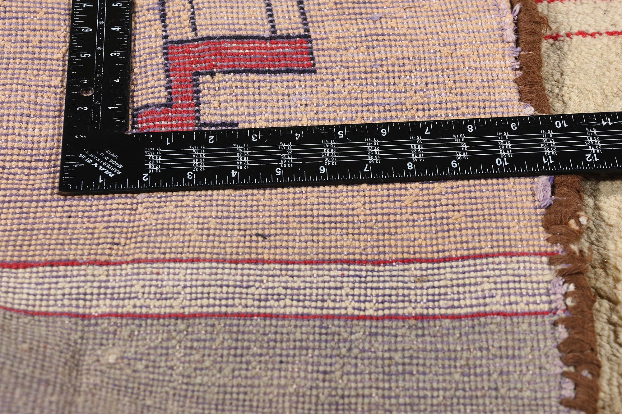 Colorful Vintage Persischer Gabbeh Karton-Teppich mit Tiermotiven aus Gabbeh (20. Jahrhundert) im Angebot