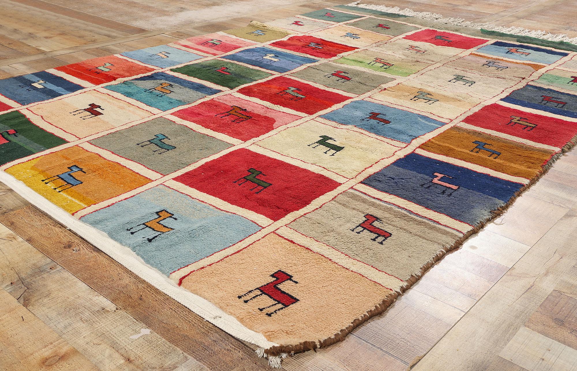 Colorful Vintage Persischer Gabbeh Karton-Teppich mit Tiermotiven aus Gabbeh (Wolle) im Angebot