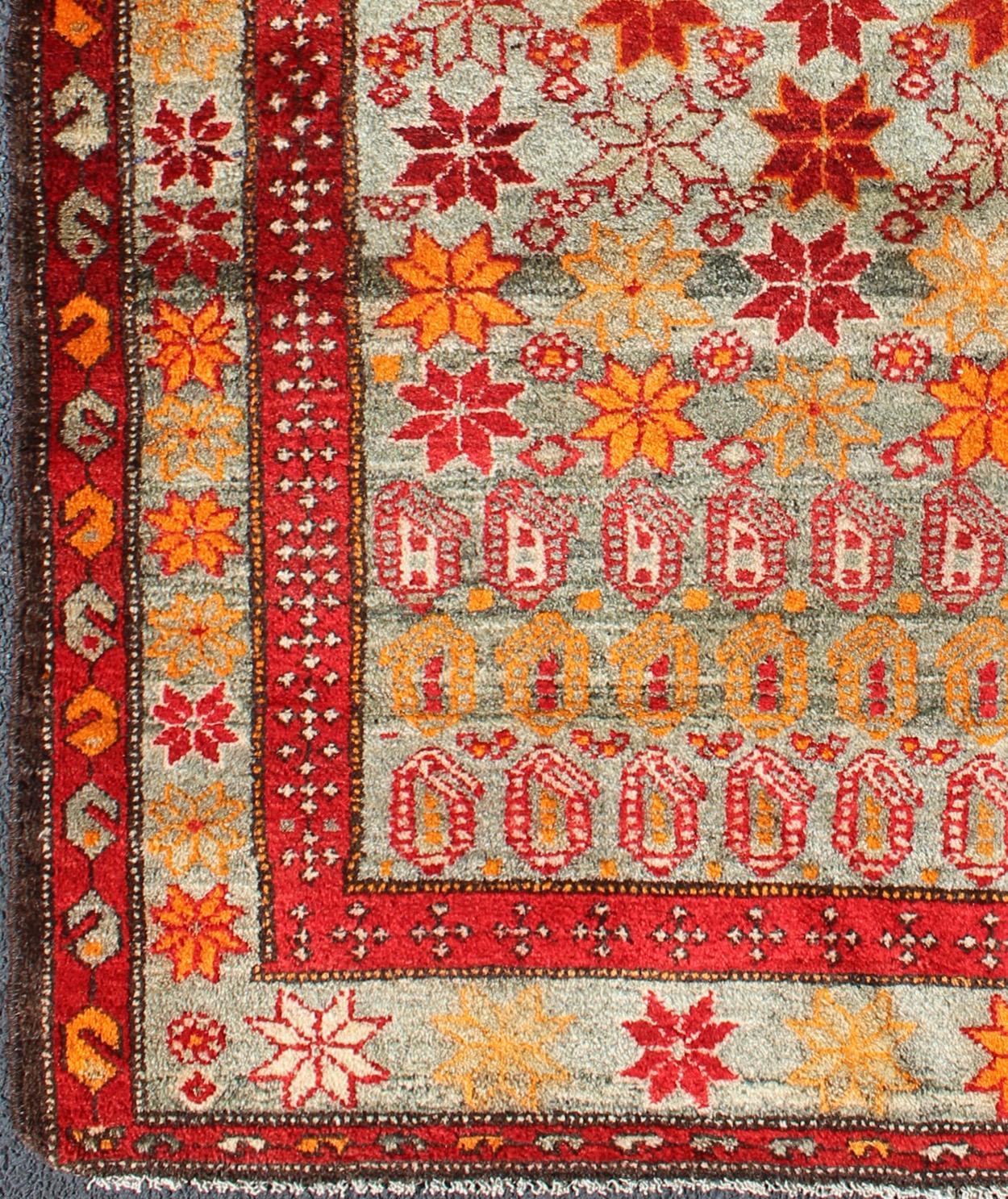 Persian Hamedan vintage rug with flower geometric design in red, orange, and gray tones, rug ema-7586, country of origin / type: Iran / Hamedan, circa 1930.

This magnificent antique Hamedan features beautiful coloration, including tones of