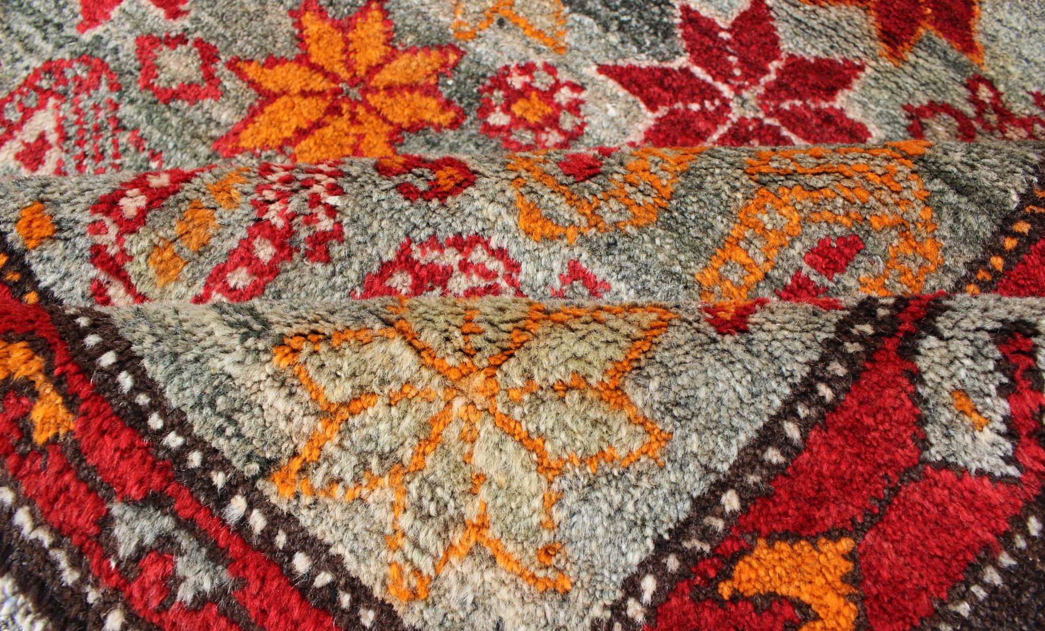 Bunter persischer Hamedan-Teppich im Vintage-Stil mit All-Over-Motiv-Design (Handgeknüpft) im Angebot