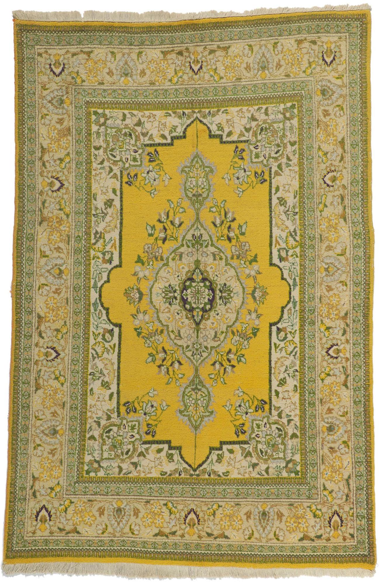 Tapis persan Tabriz vintage coloré aux couleurs vibrantes de la terre