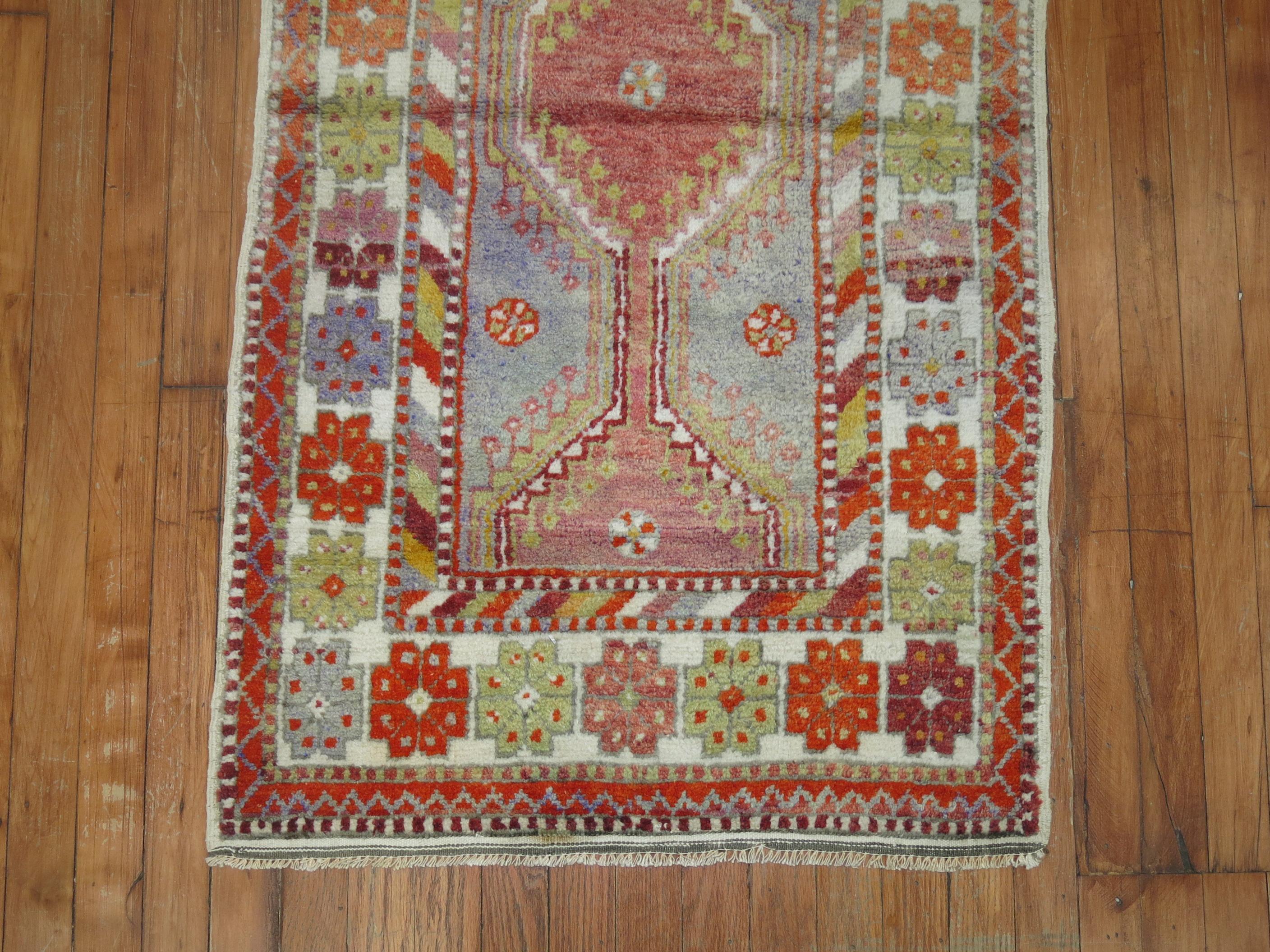 Mid 20th century tribal Turkish scatter size rug.

Measures: 2'5'' x 4'8''.

 

 