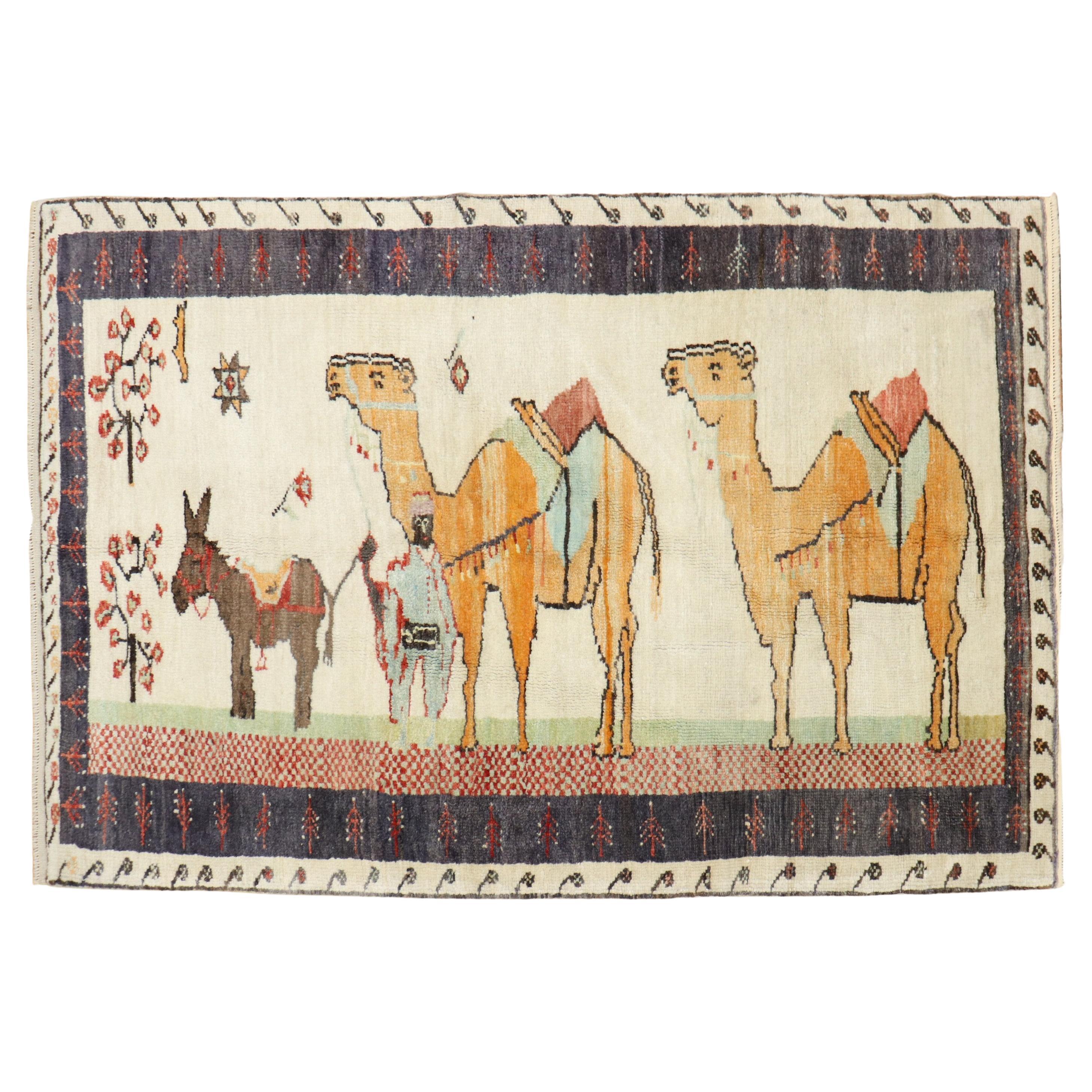 Vieux tapis turc coloré en forme de chameau et d'âne