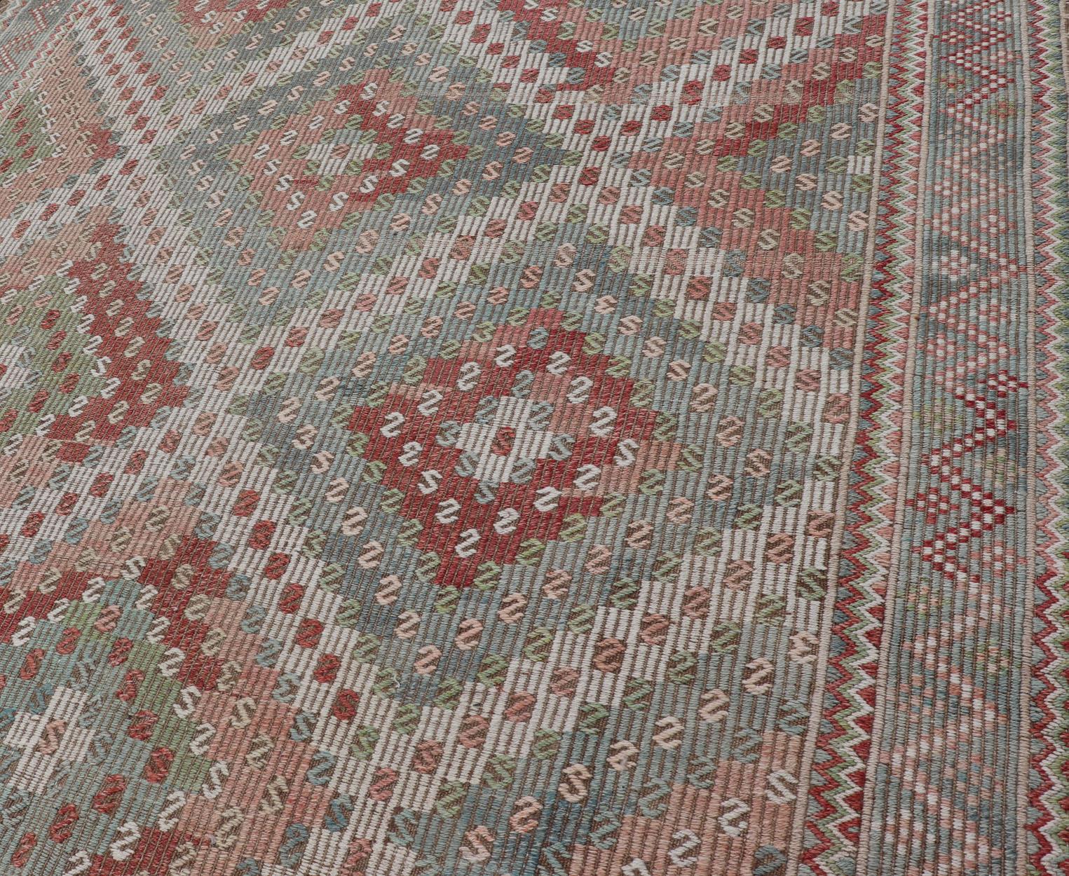 Buntes türkisches besticktes Flachgewebe in Diamant-Design, Vintage (Wolle) im Angebot