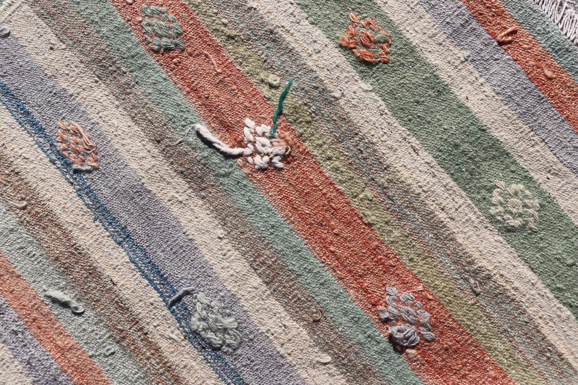 Rug & Kilim turc coloré à tissage plat et à rayures géométriques 3'4 x 4'7 en vente 2