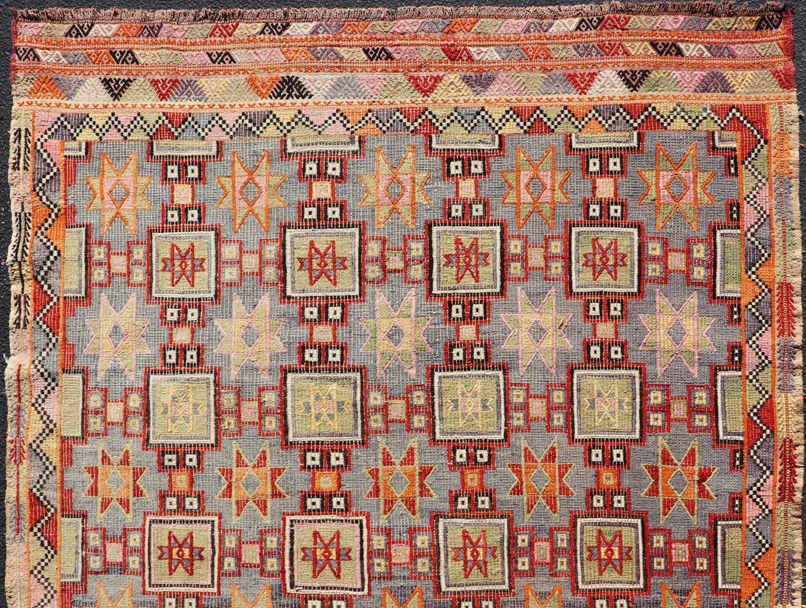 Colorful Vintage Turkish Kilim Embroidered with Star Design in Gray and Green In Good Condition For Sale In Atlanta, GA